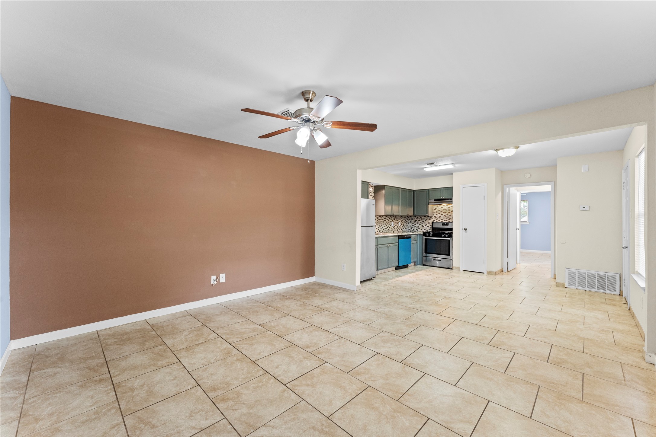 5035 Reno Drive Property Photo 5