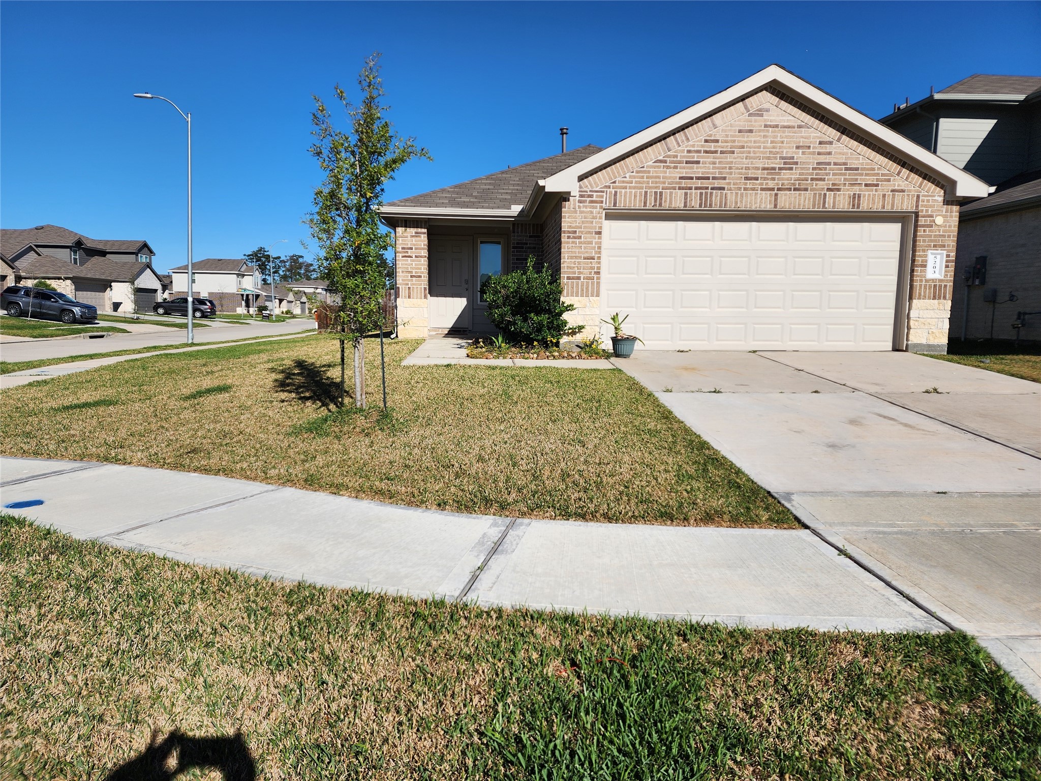 5203 Mossdale Bluff Lane Property Photo 1