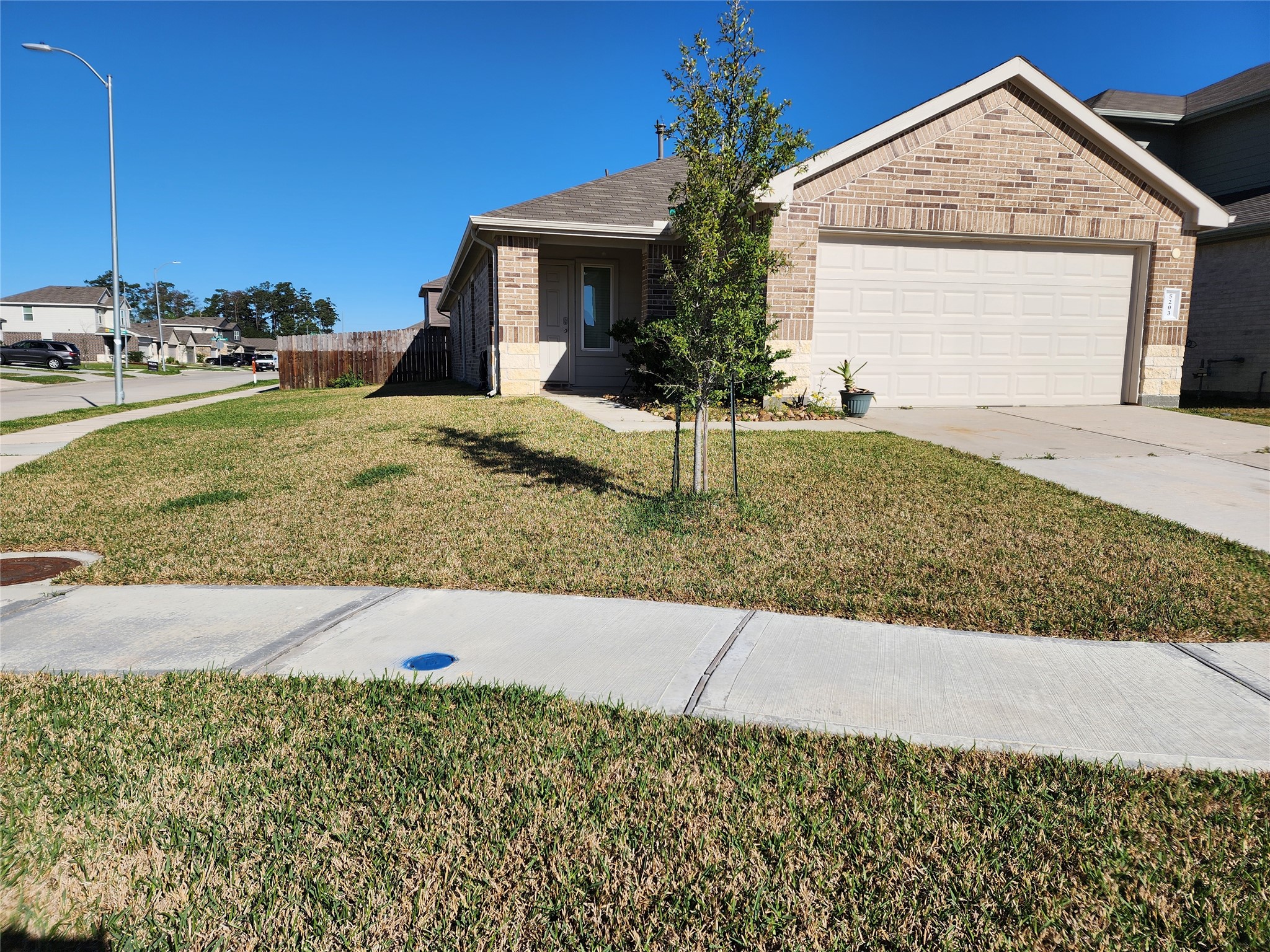 5203 Mossdale Bluff Lane Property Photo 2