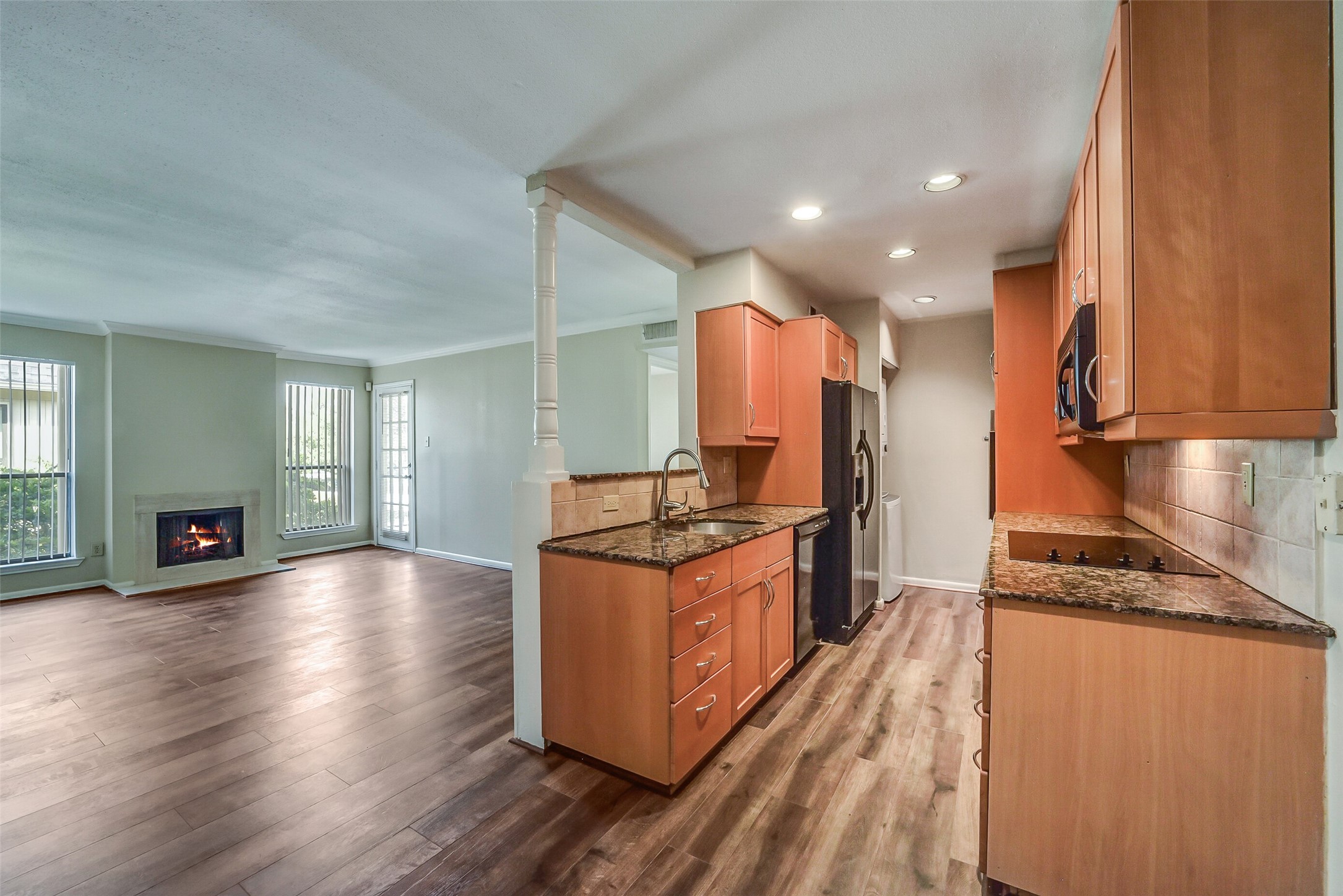 1601 S Shepherd Drive 2 Property Photo 2