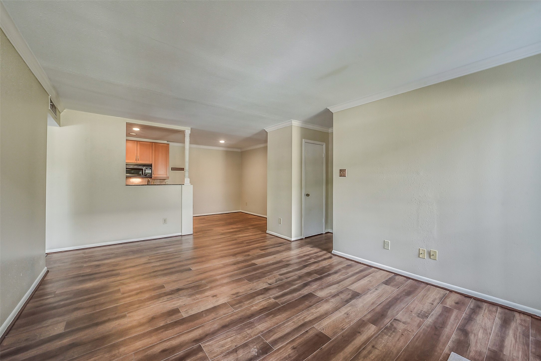 1601 S Shepherd Drive 2 Property Photo 6