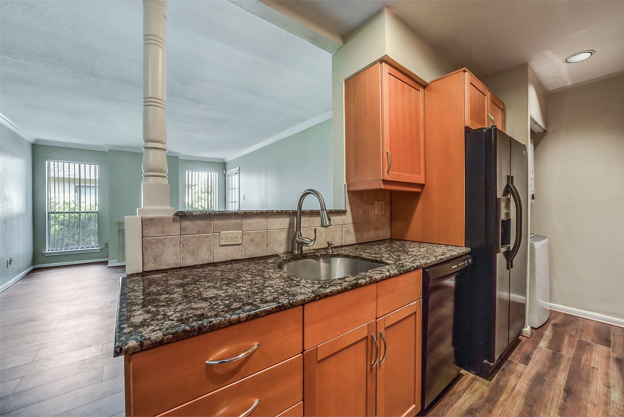1601 S Shepherd Drive 2 Property Photo 11