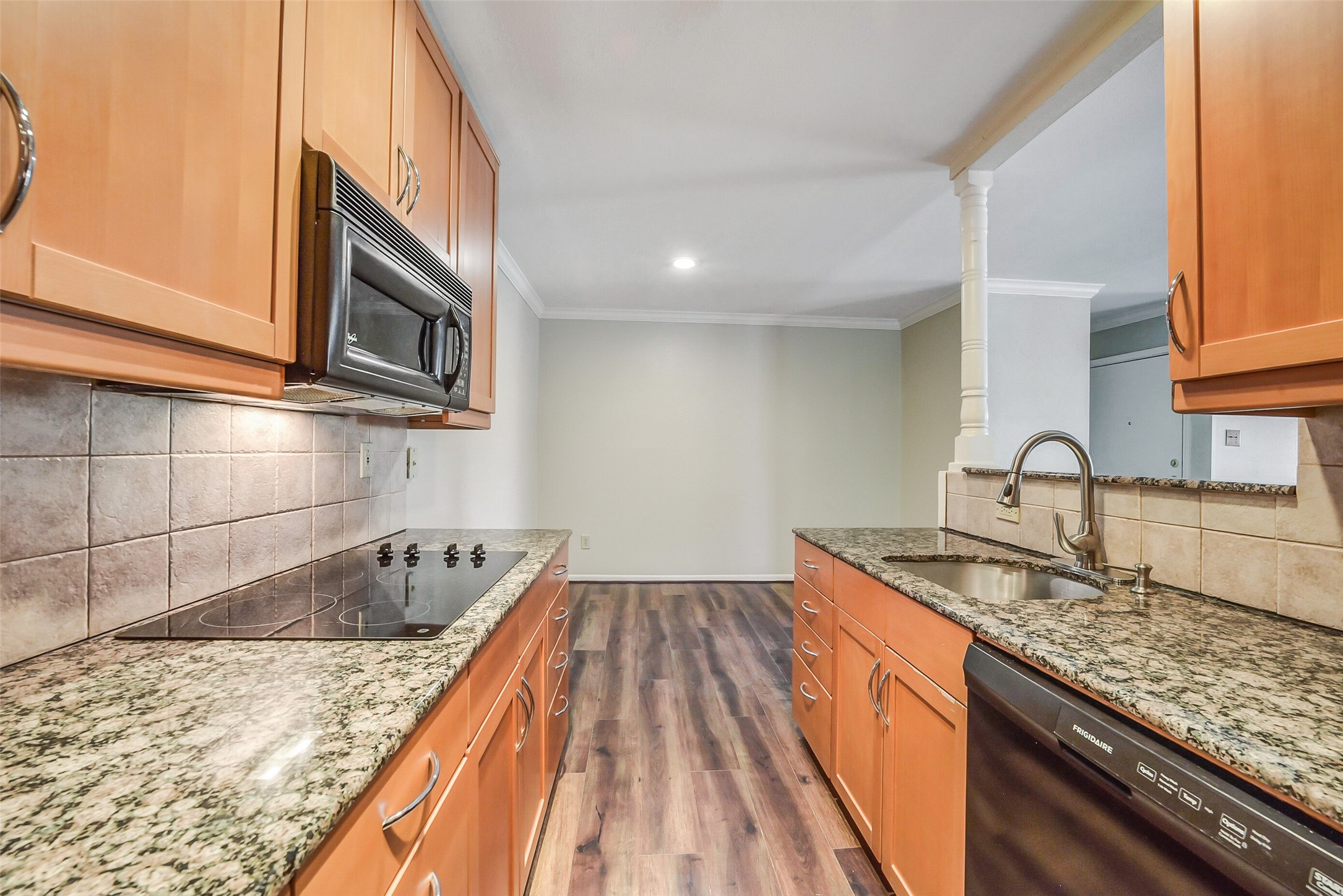 1601 S Shepherd Drive 2 Property Photo 12