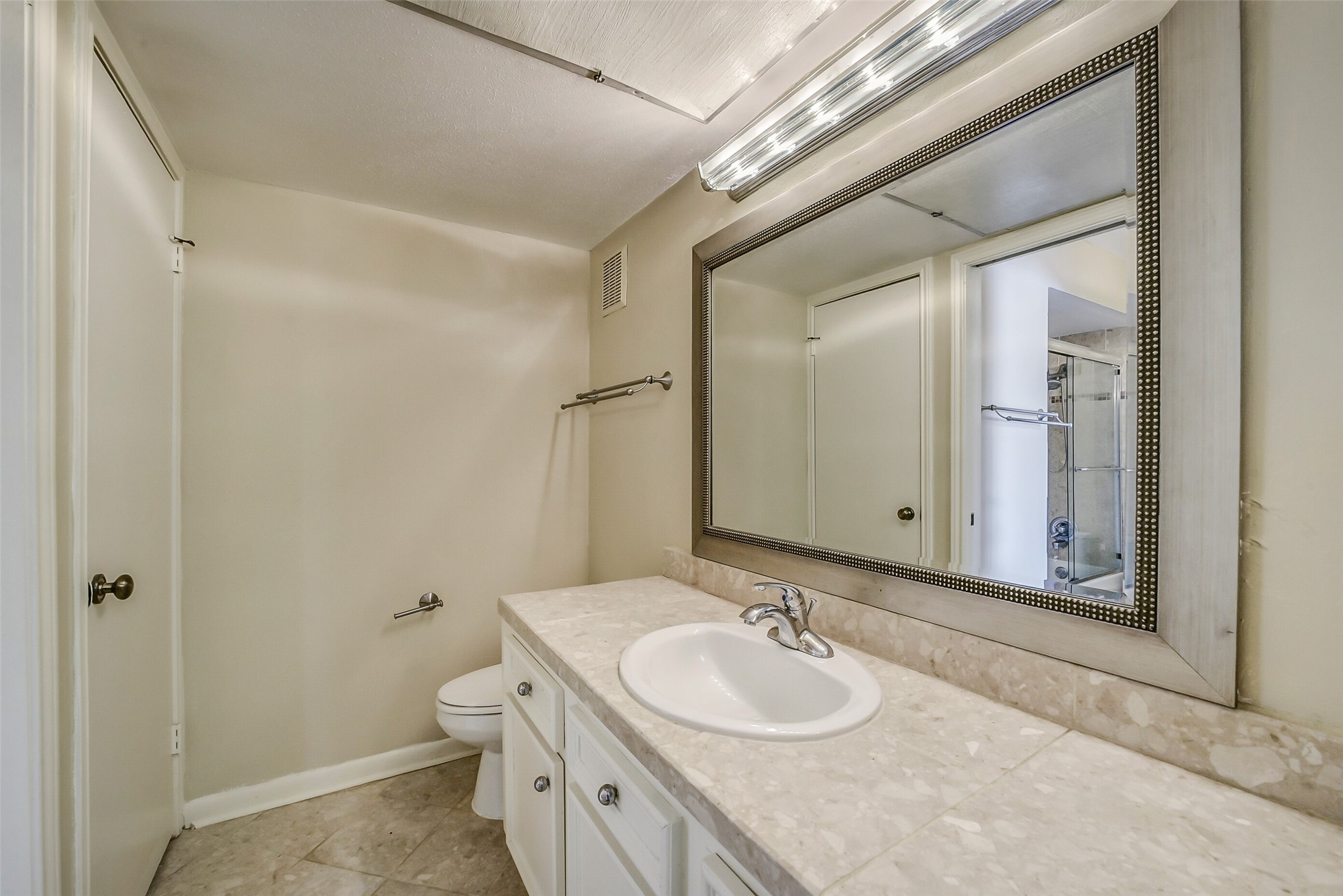 1601 S Shepherd Drive 2 Property Photo 16