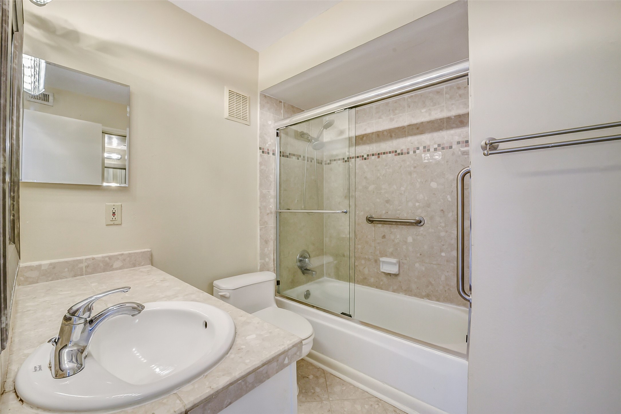 1601 S Shepherd Drive 2 Property Photo 17