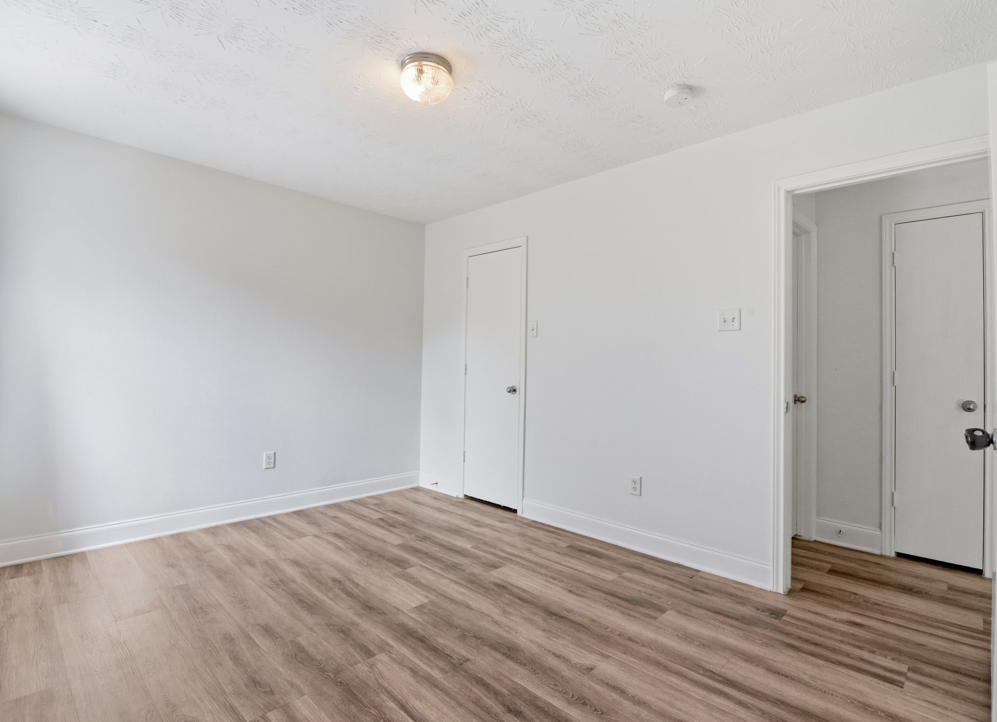 19013 Hammer Lane Property Photo 16