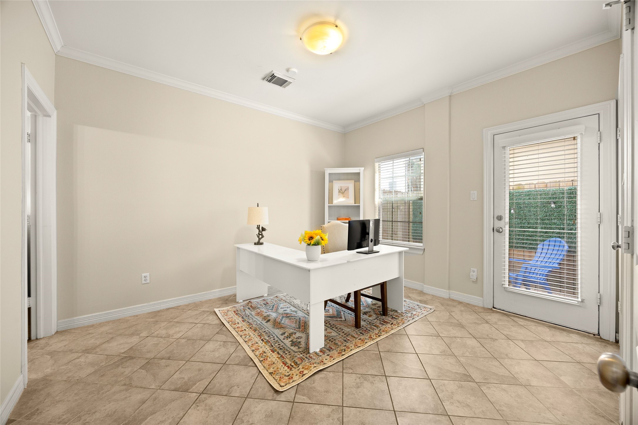 1514 Birdsall Street B Property Photo 3