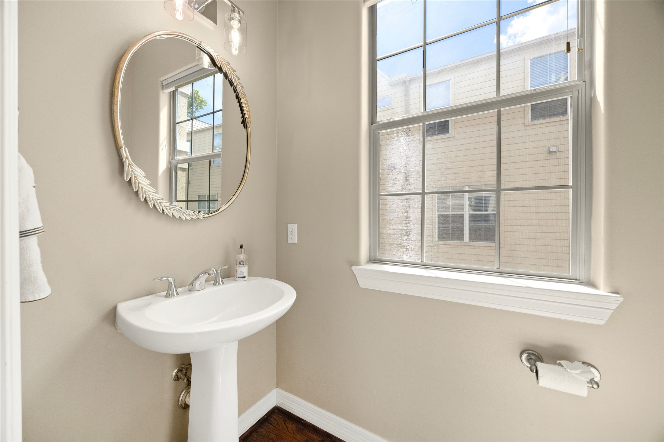 1514 Birdsall Street B Property Photo 13