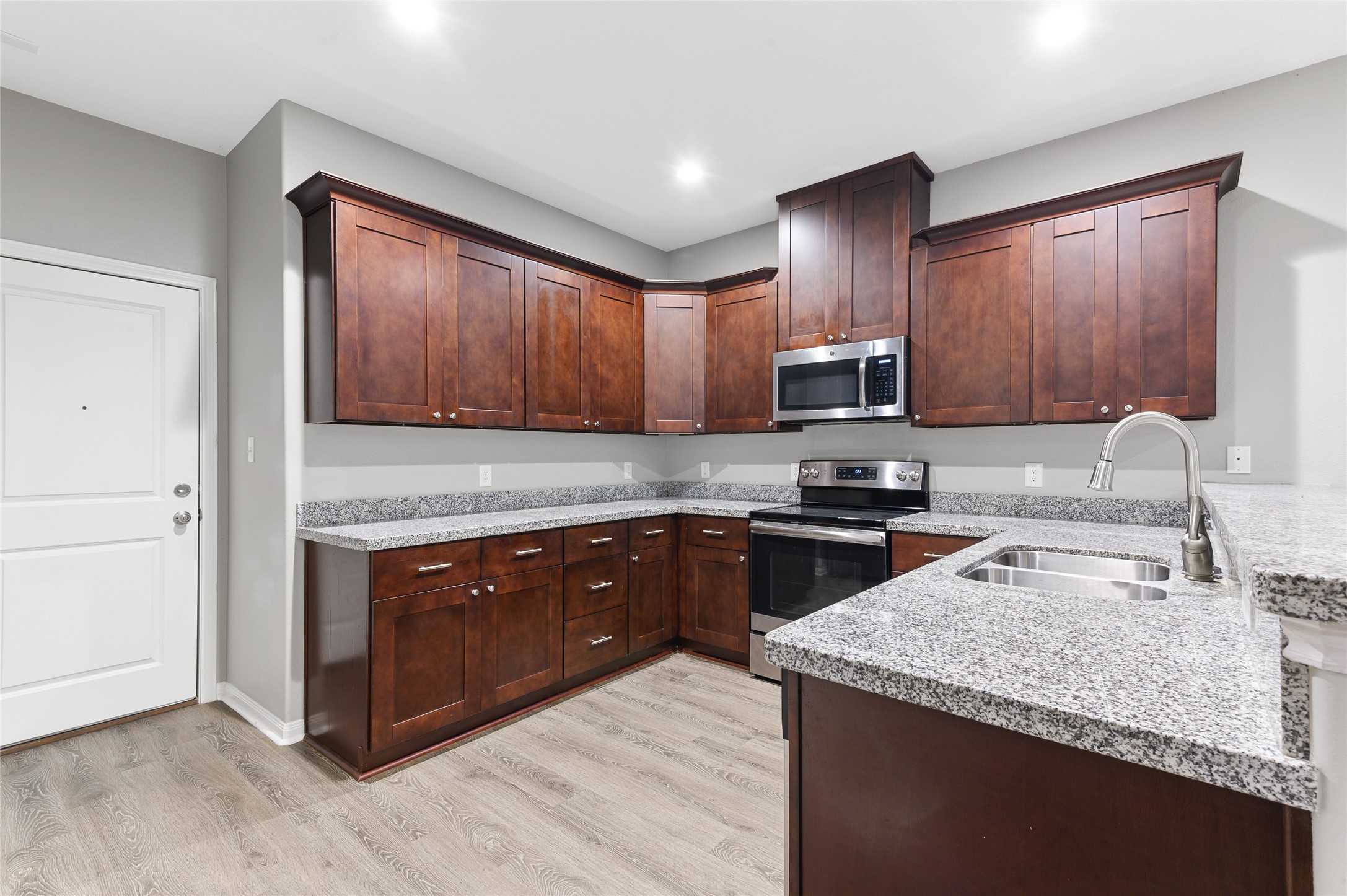 124 Artesian Way Property Photo 5