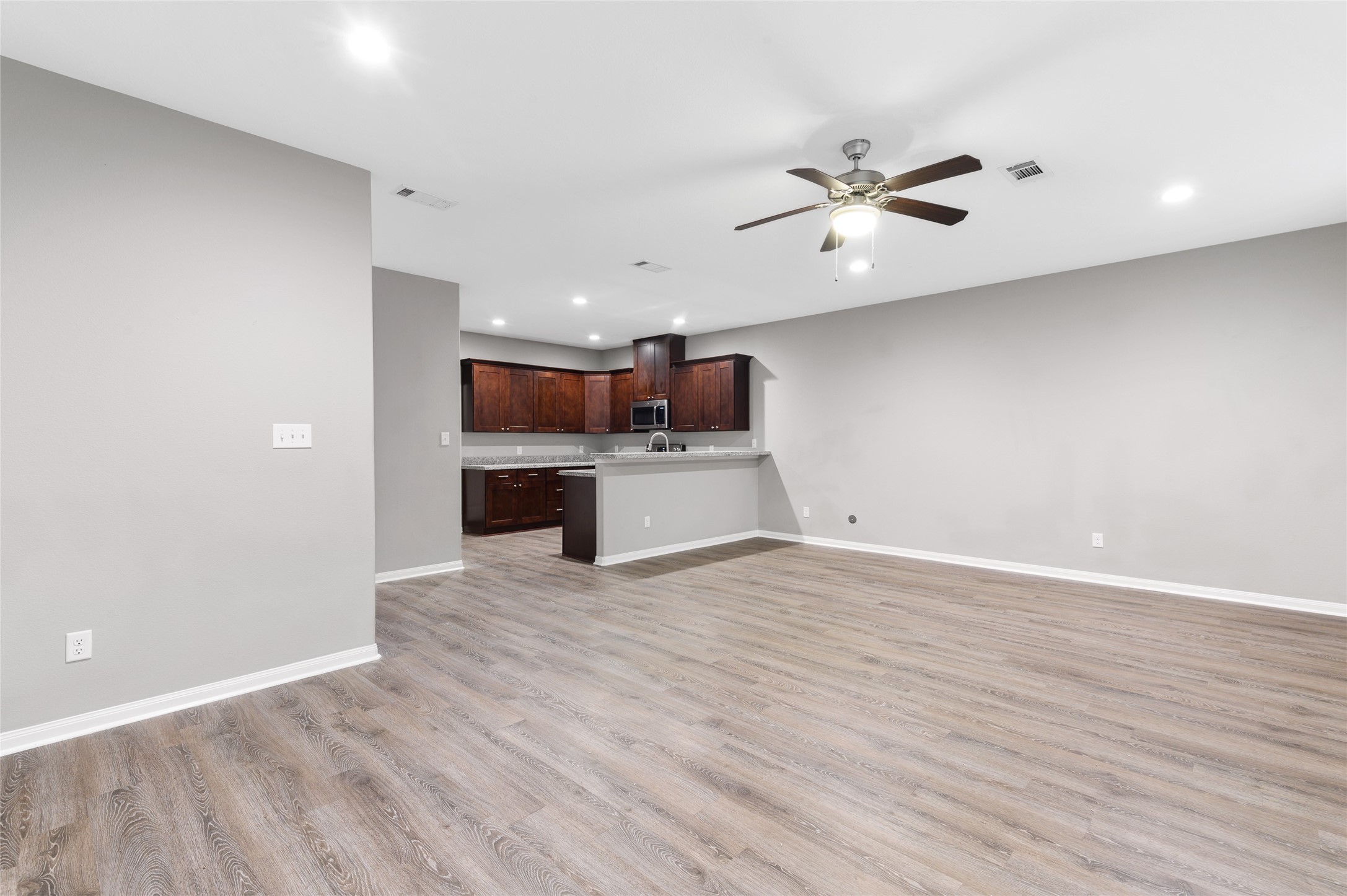 124 Artesian Way Property Photo 8