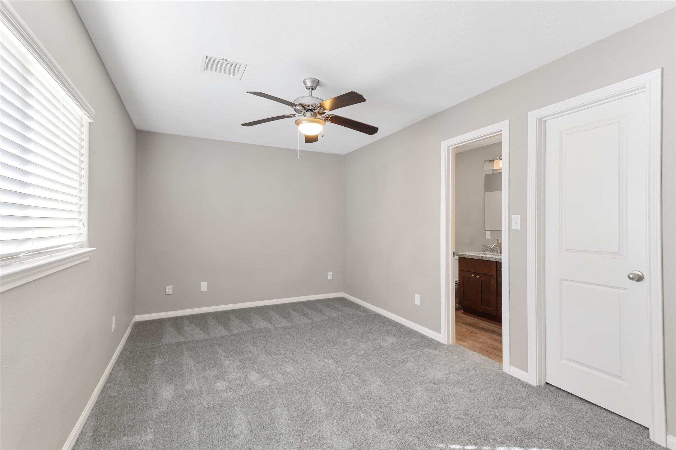 124 Artesian Way Property Photo 15