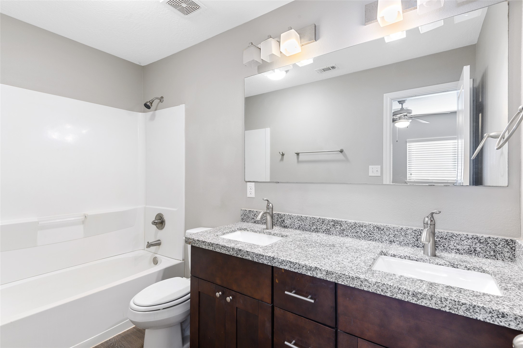 124 Artesian Way Property Photo 16