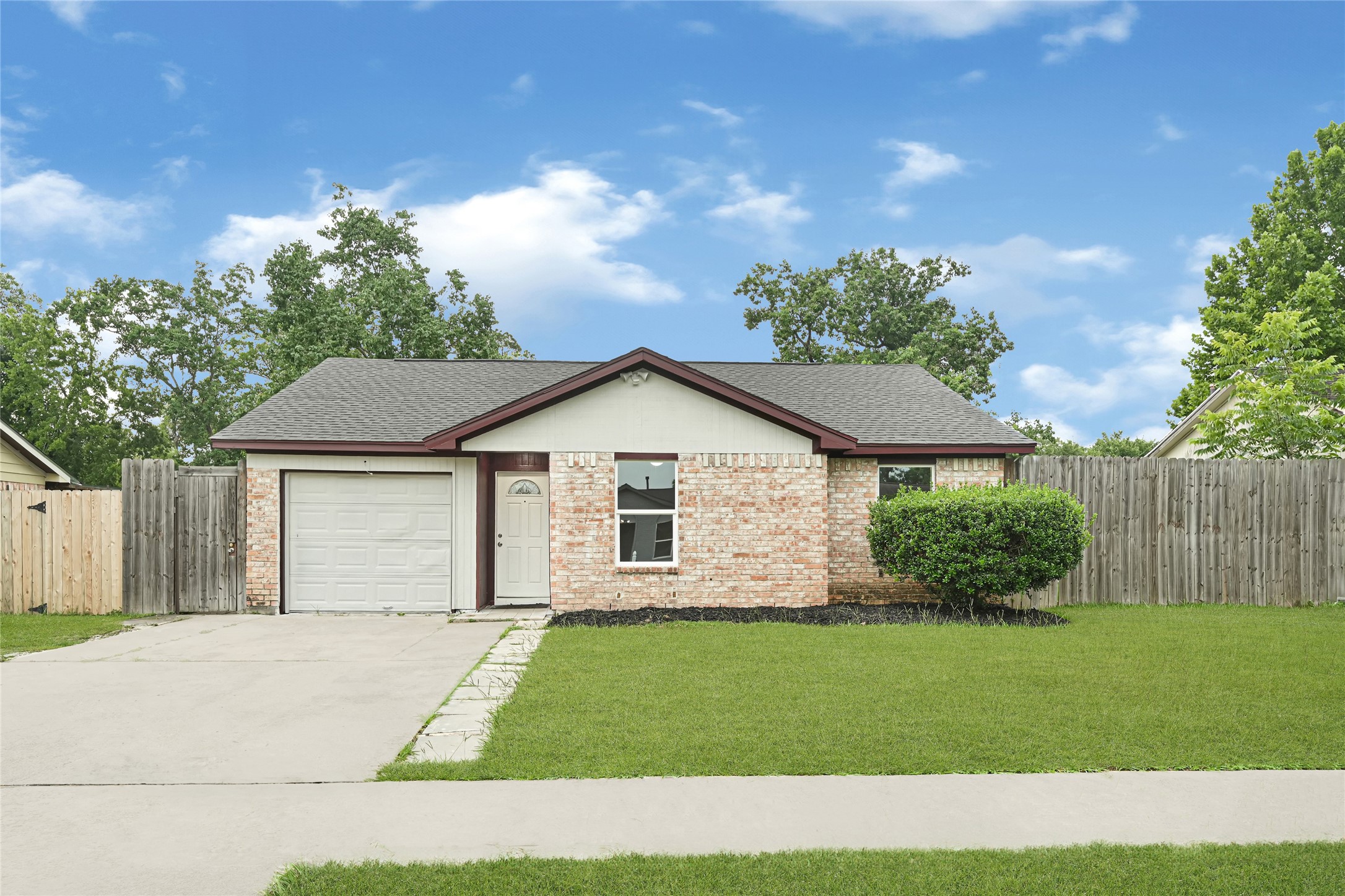 5411 Castlecreek Ln Property Photo 1