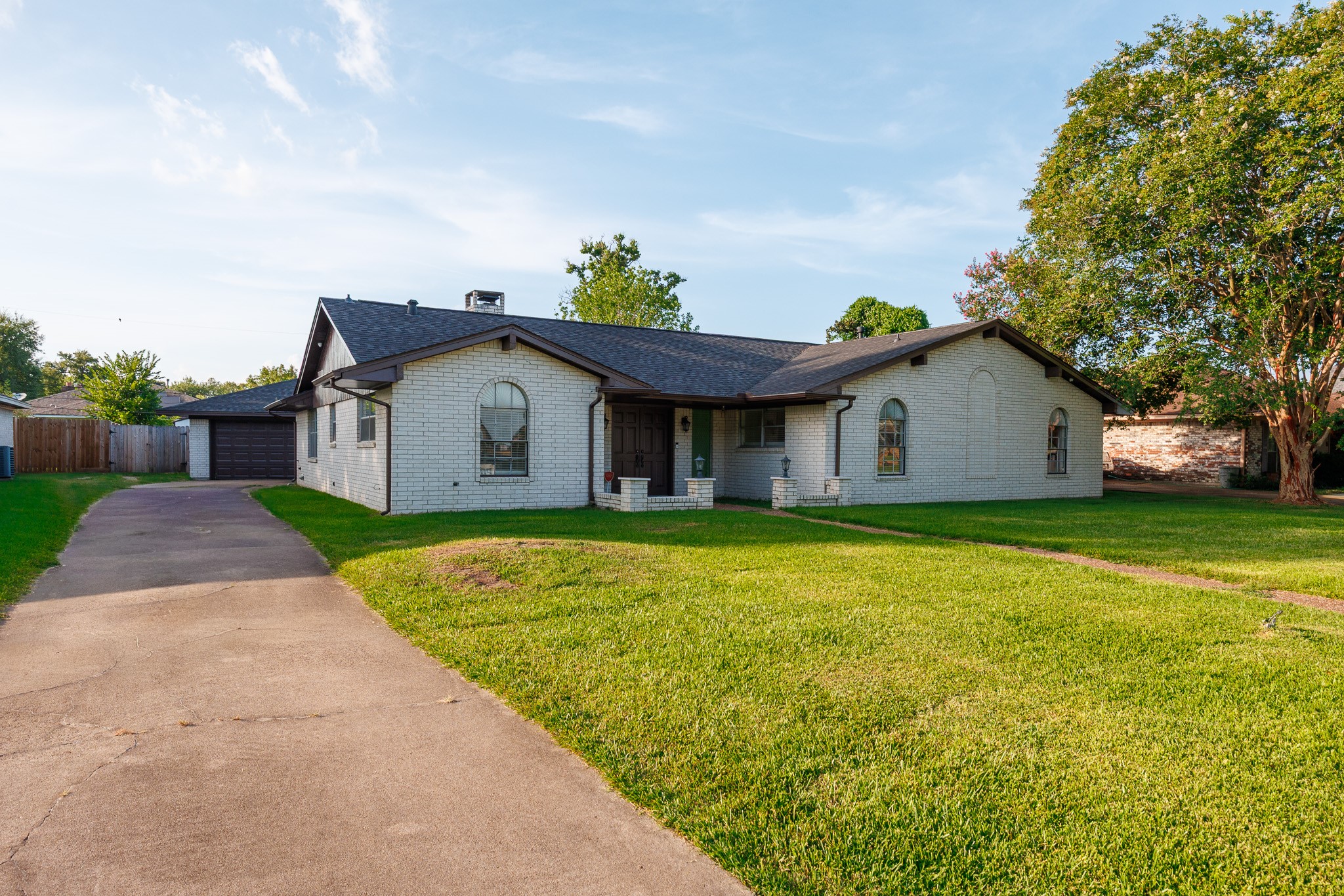 502 Red Bud Ln Property Photo 3