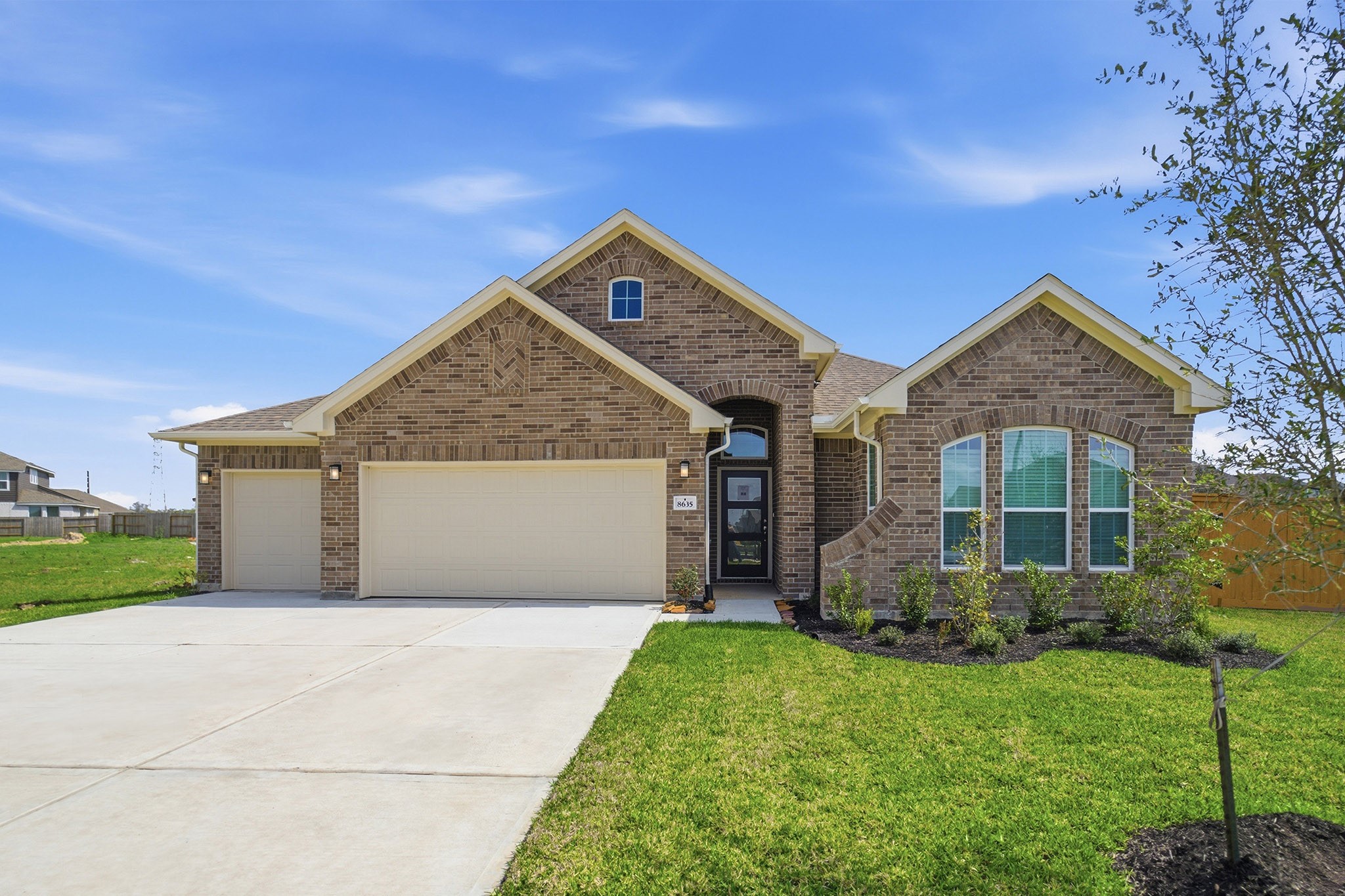 8635 Jade Hill Drive Property Photo 1