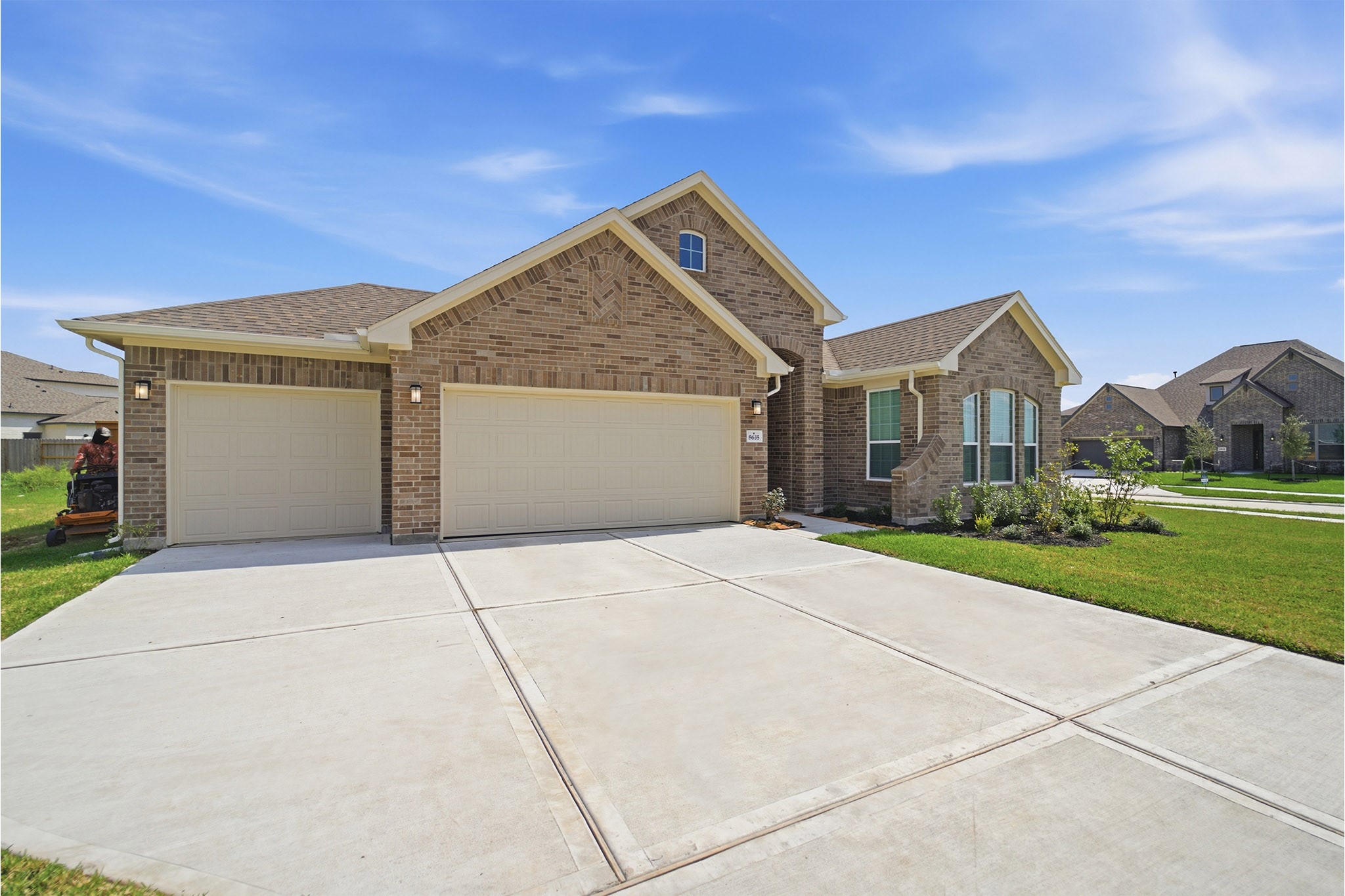 8635 Jade Hill Drive Property Photo 2