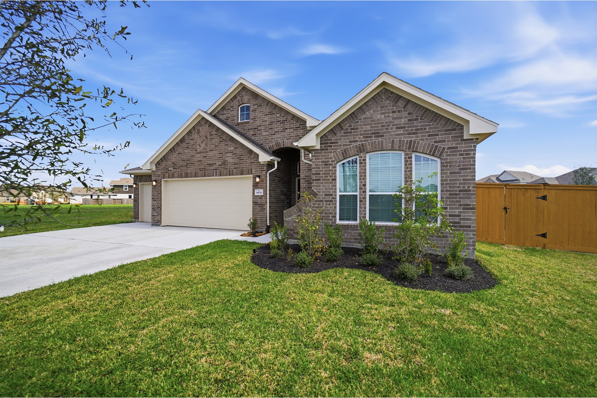 8635 Jade Hill Drive Property Photo 4