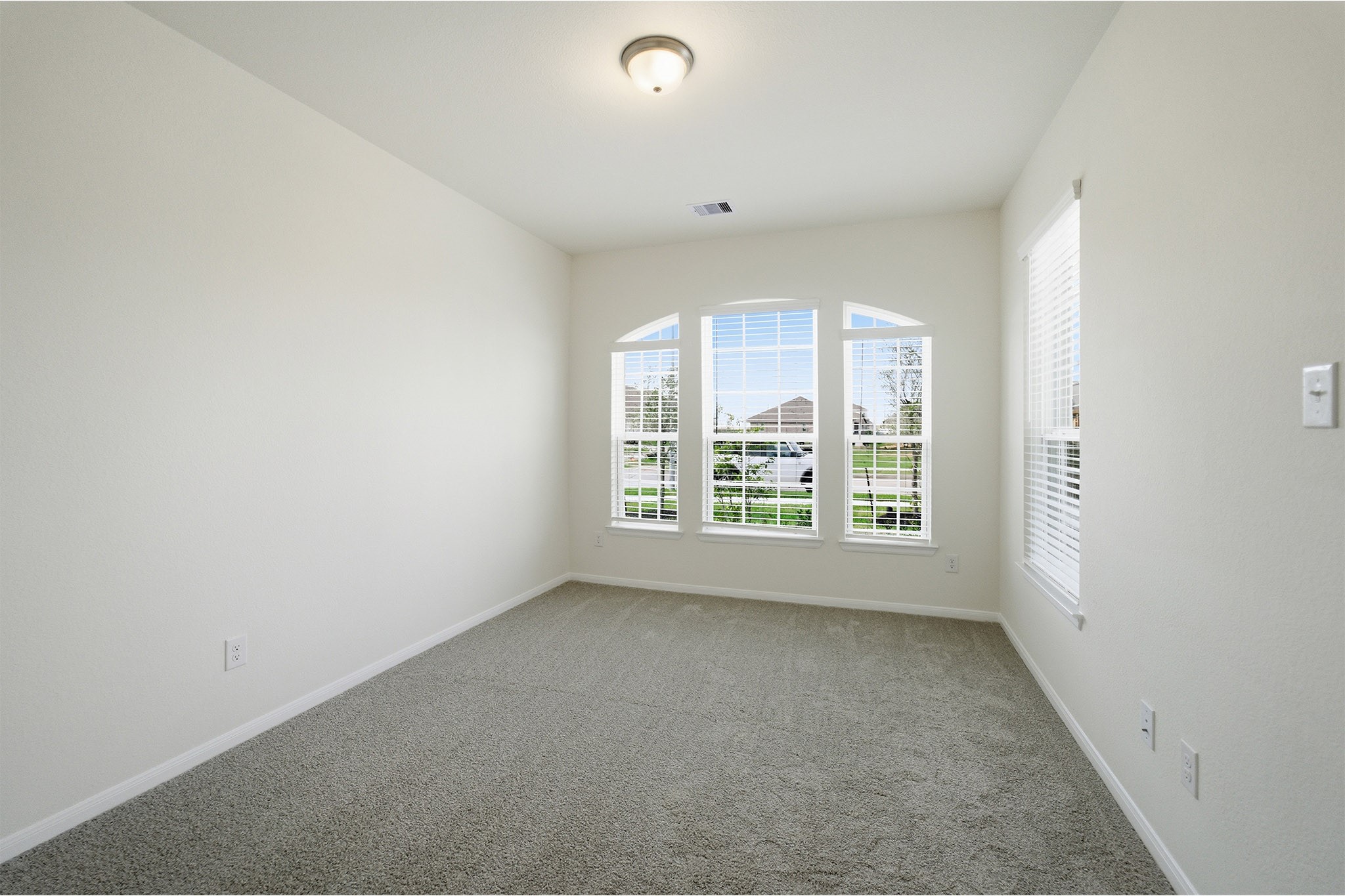 8635 Jade Hill Drive Property Photo 6