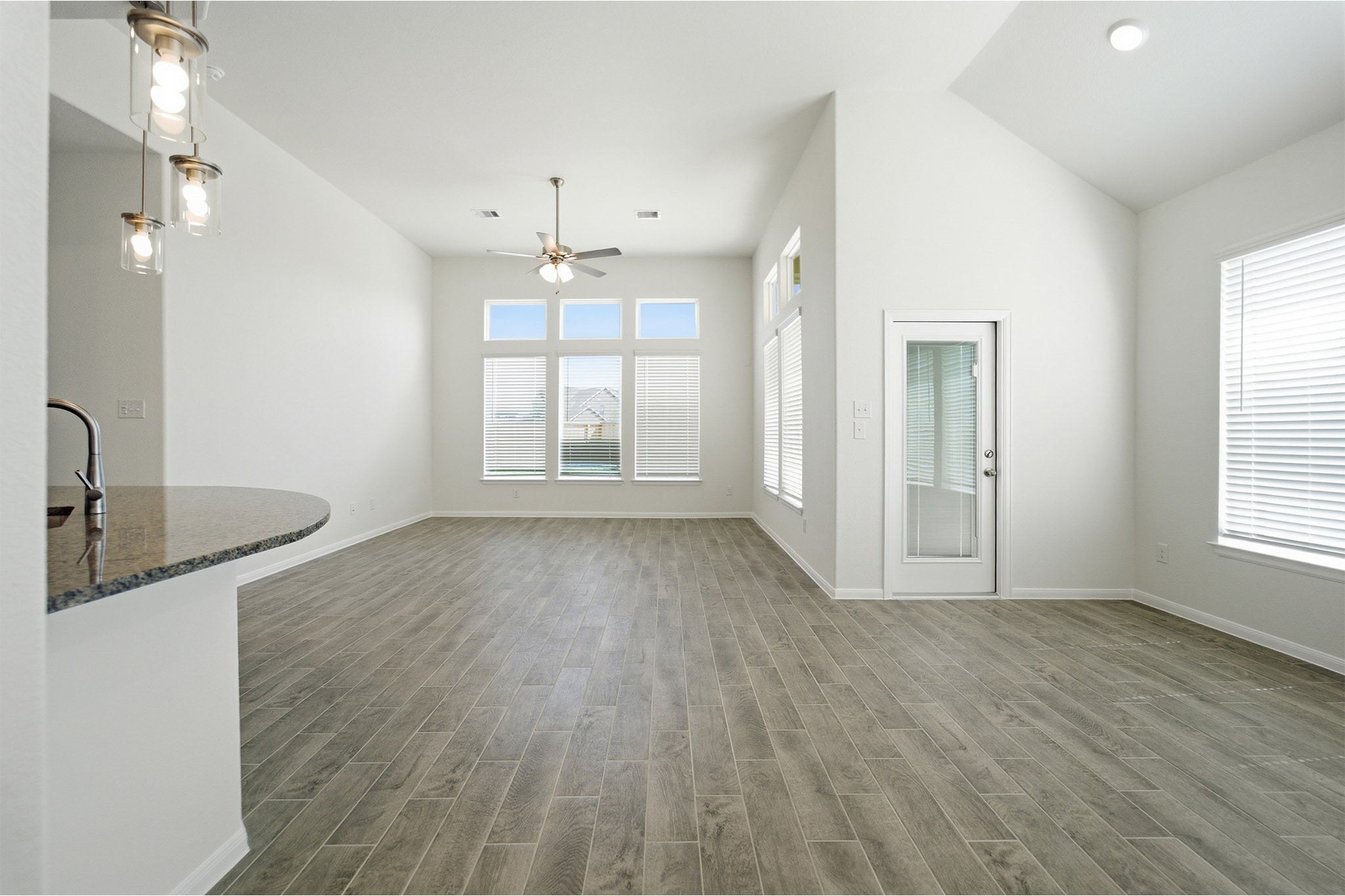 8635 Jade Hill Drive Property Photo 8