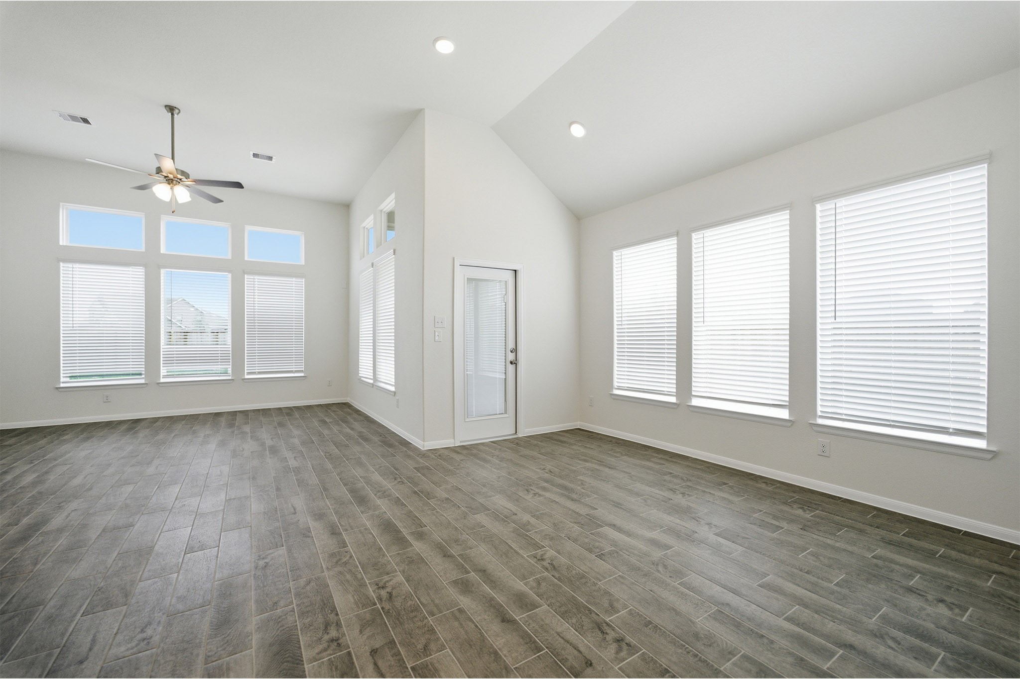 8635 Jade Hill Drive Property Photo 9