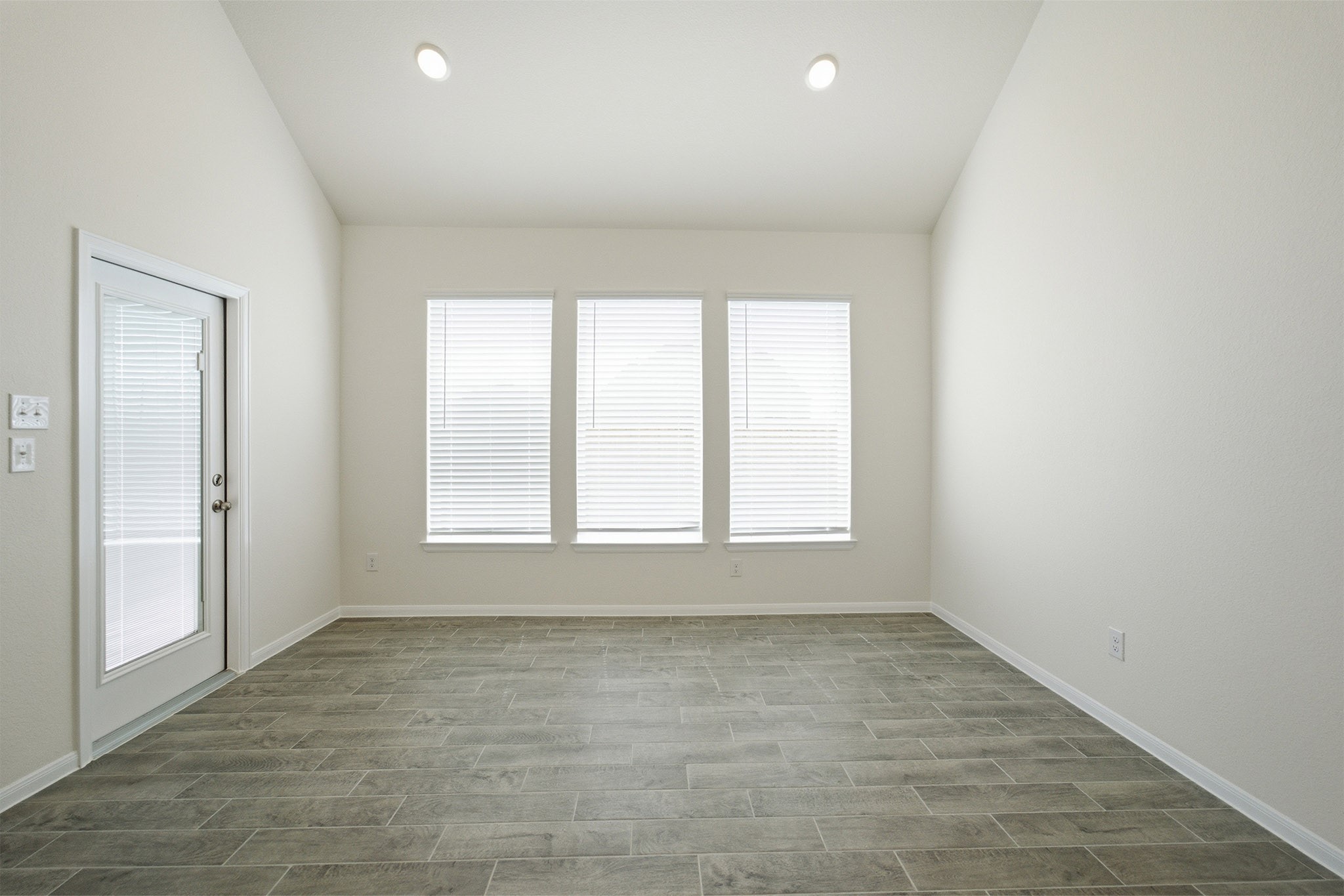 8635 Jade Hill Drive Property Photo 10