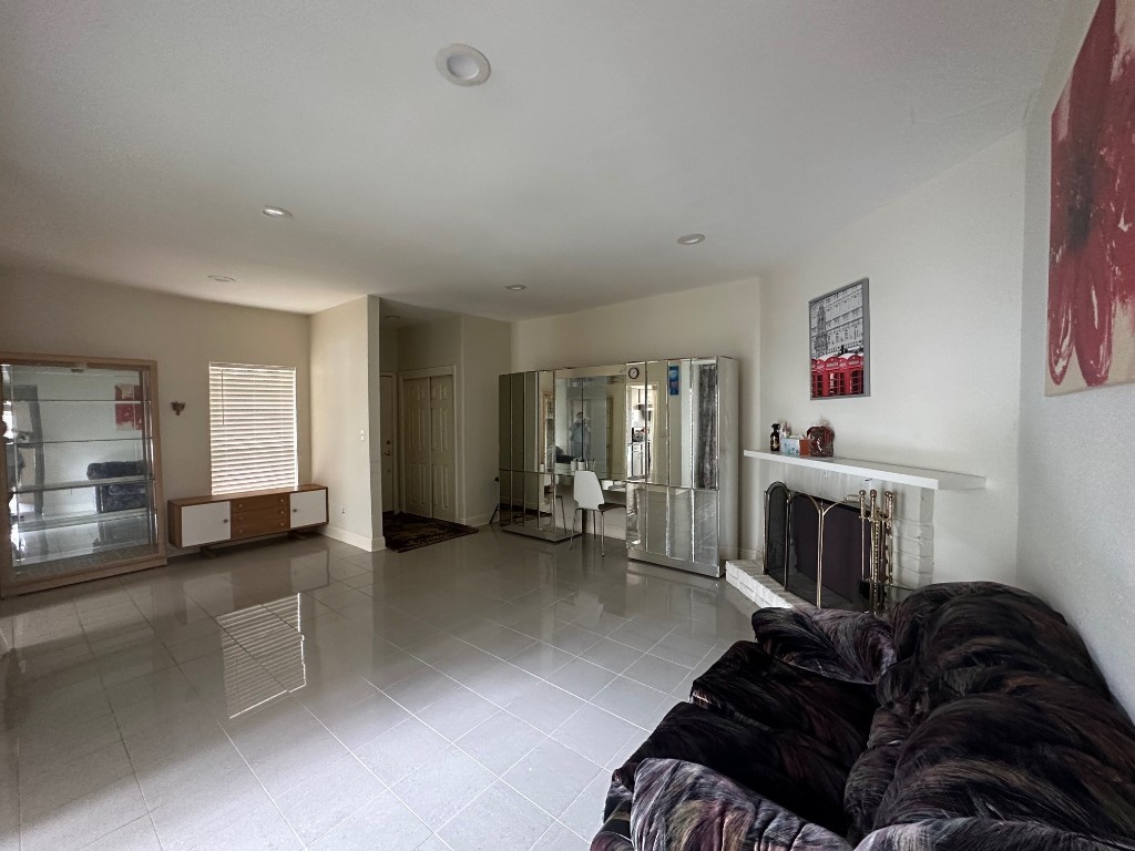 9809 Richmond Ave, Unit J-12 Property Photo 3