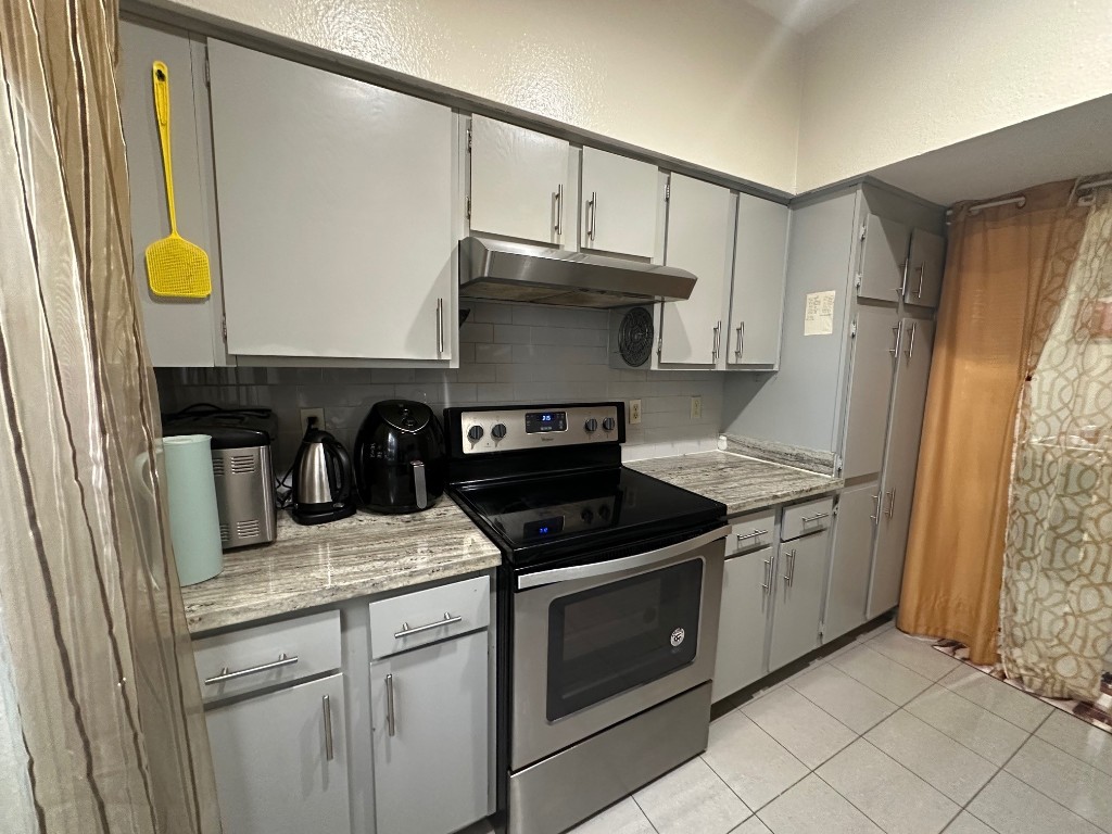 9809 Richmond Ave, Unit J-12 Property Photo 6