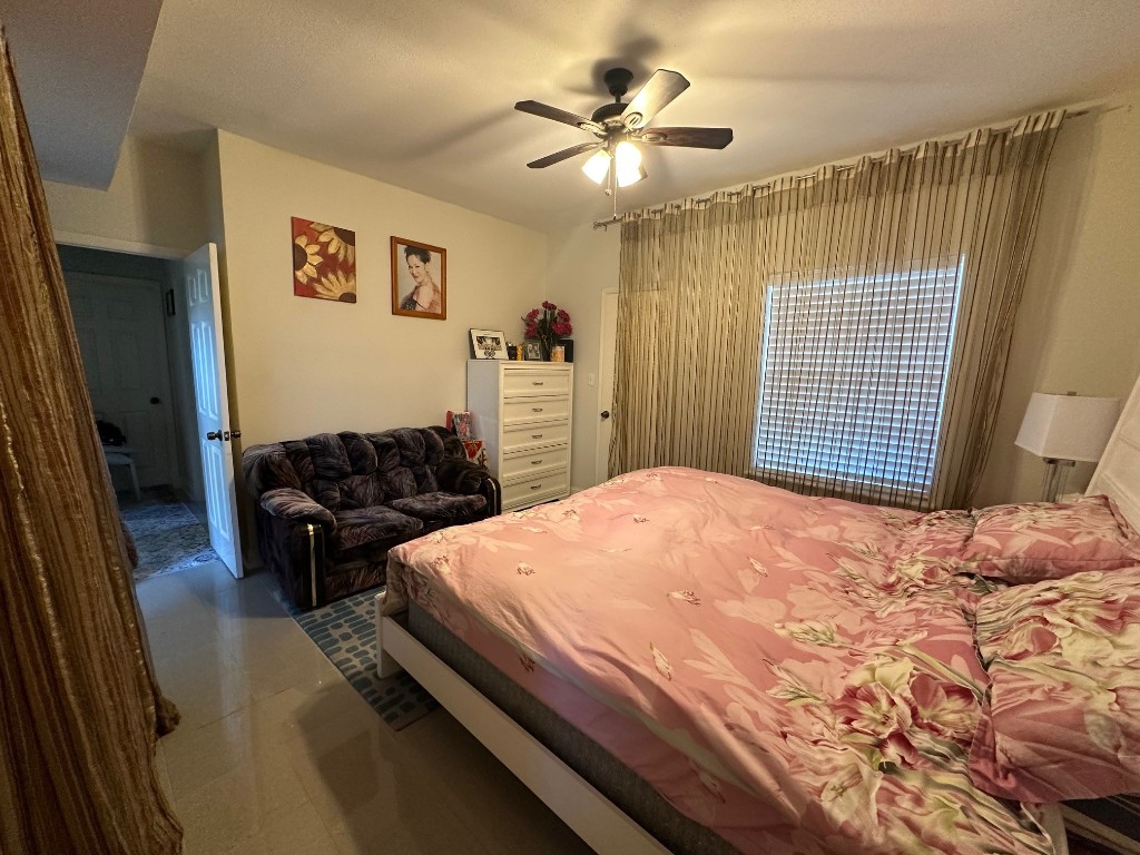 9809 Richmond Ave, Unit J-12 Property Photo 9