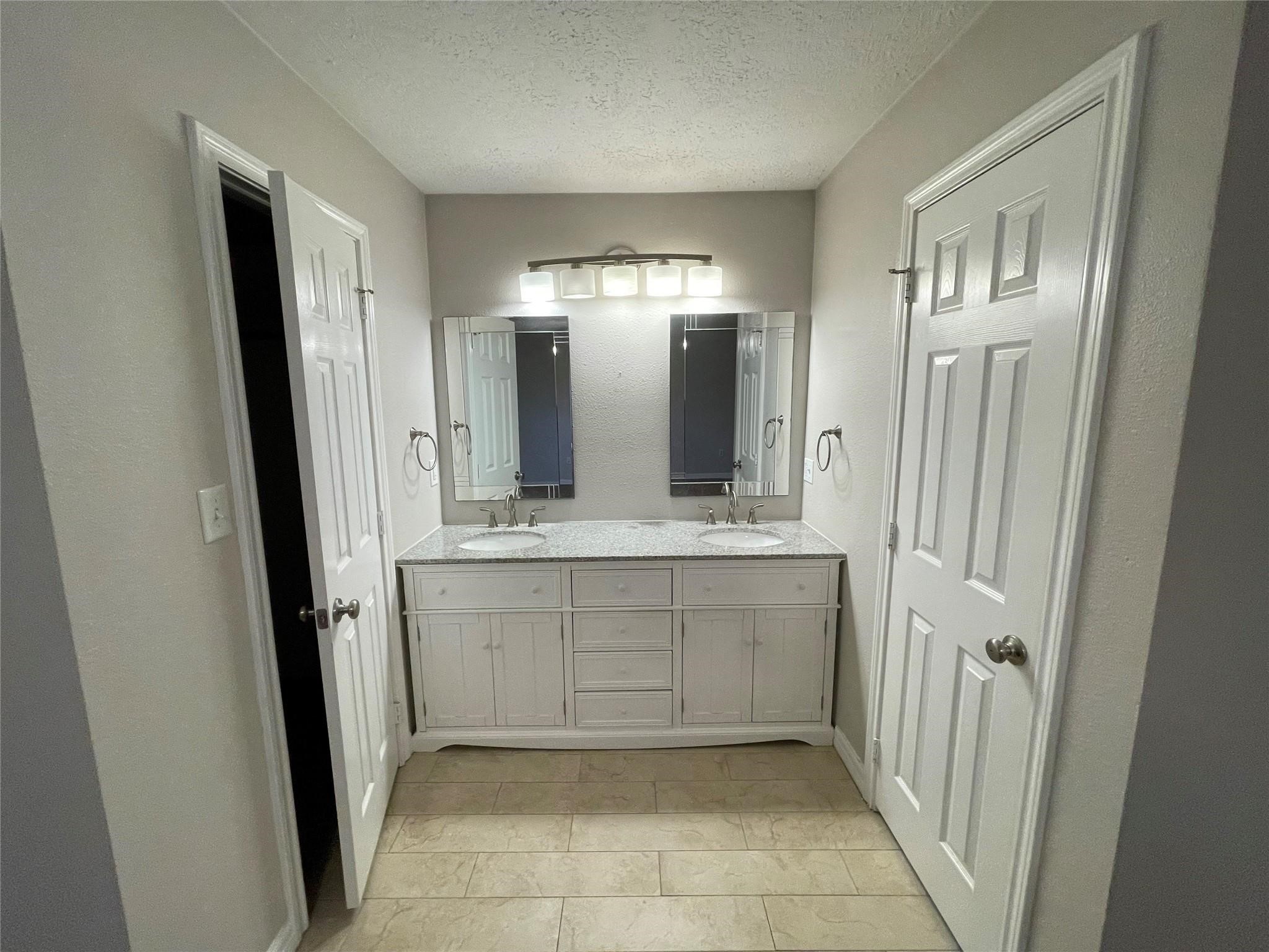 16510 Oxnard Lane Property Photo 16
