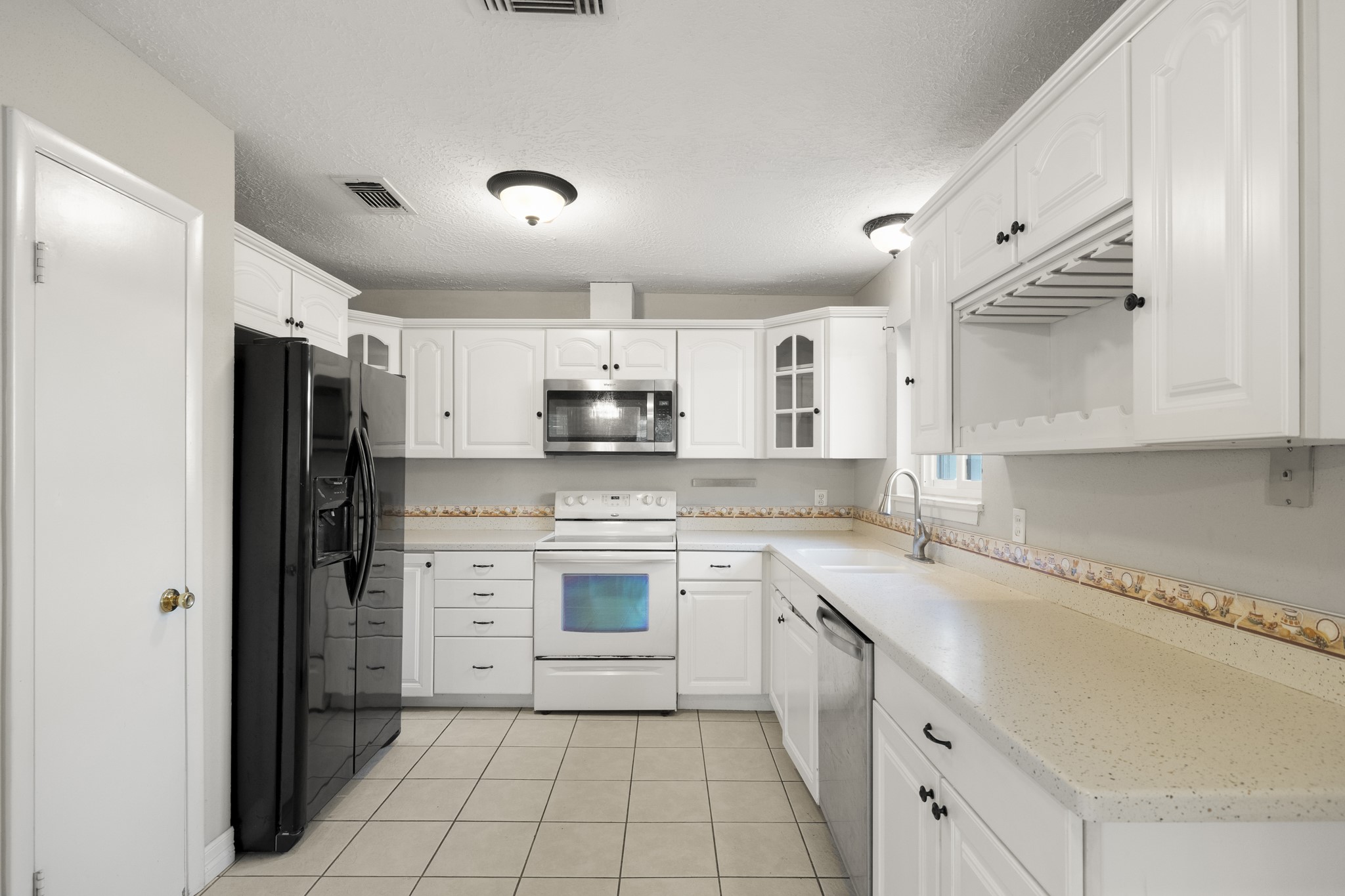 23826 Lestergate Drive Property Photo 4