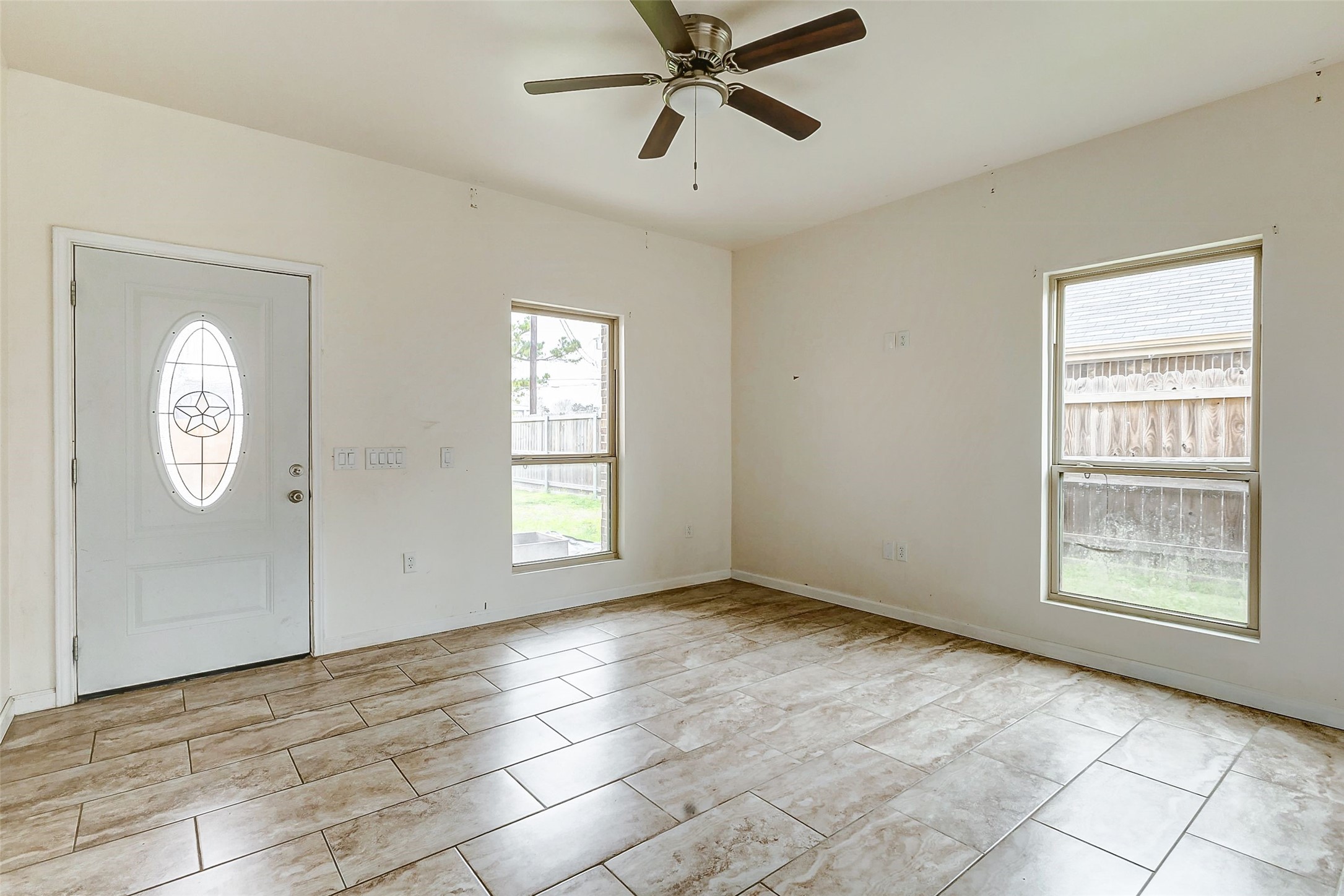 2633 Front Street Property Photo 4