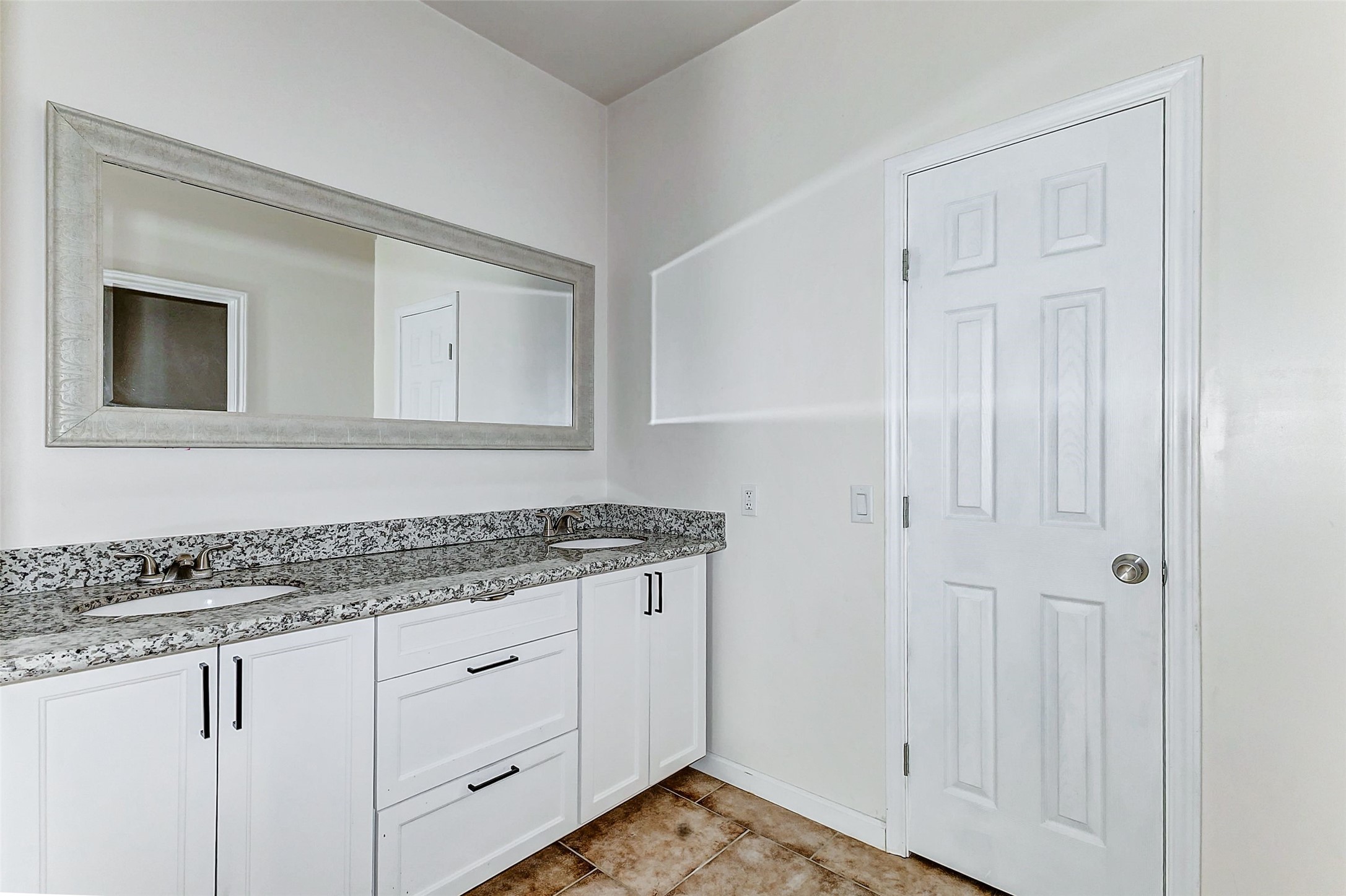 2633 Front Street Property Photo 15