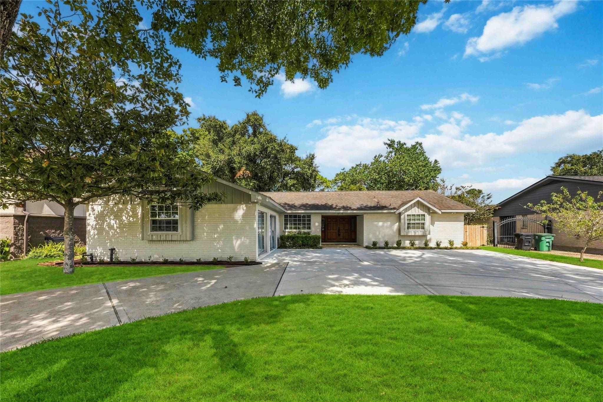 5722 N Braeswood Boulevard, Houston Tx 77096 Property Photo 1