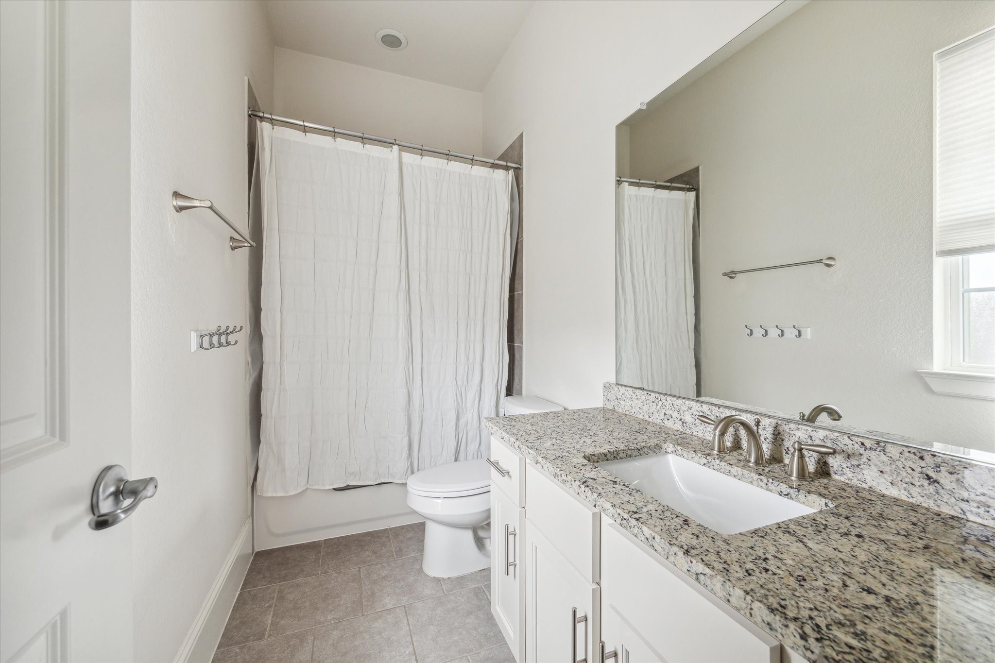 2618 Madeline Grove Drive Property Photo 17