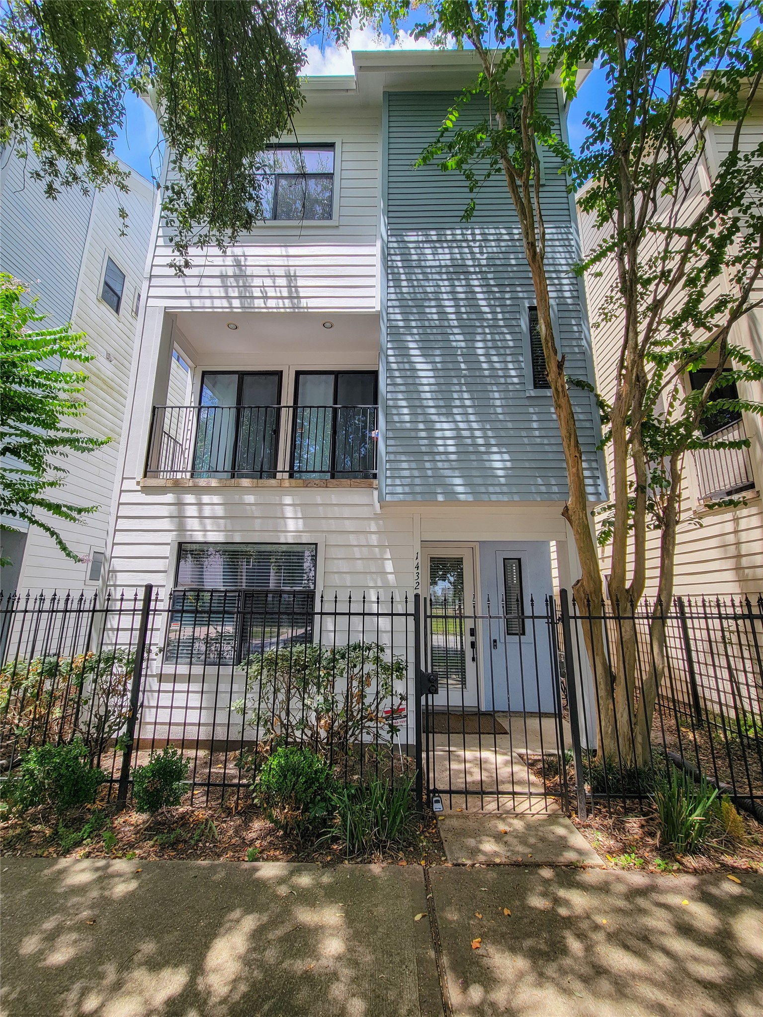 1432 Ennis Street Property Photo 1