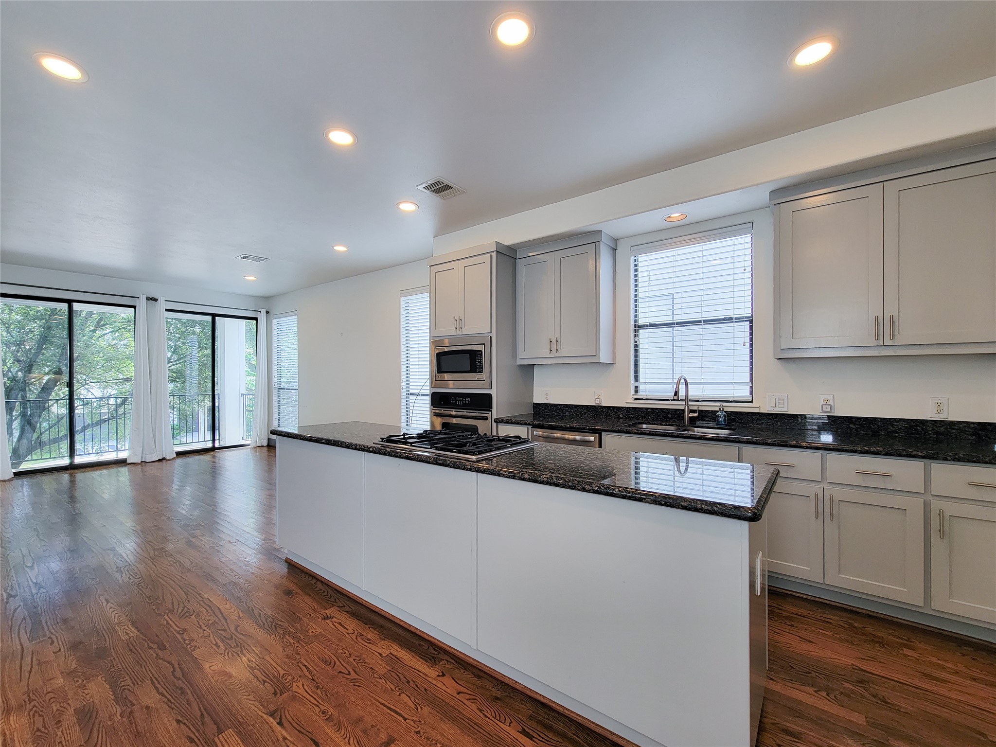 1432 Ennis Street Property Photo 6