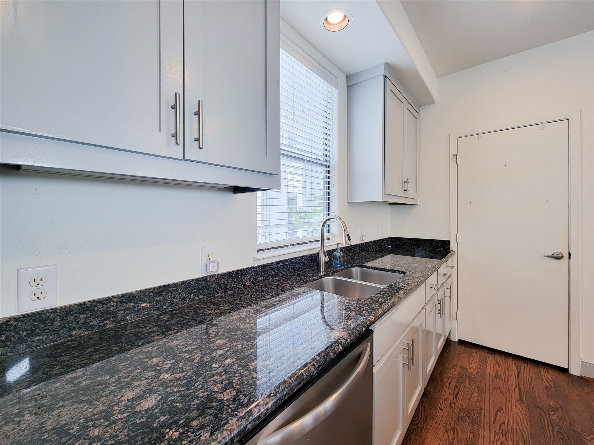 1432 Ennis Street Property Photo 8