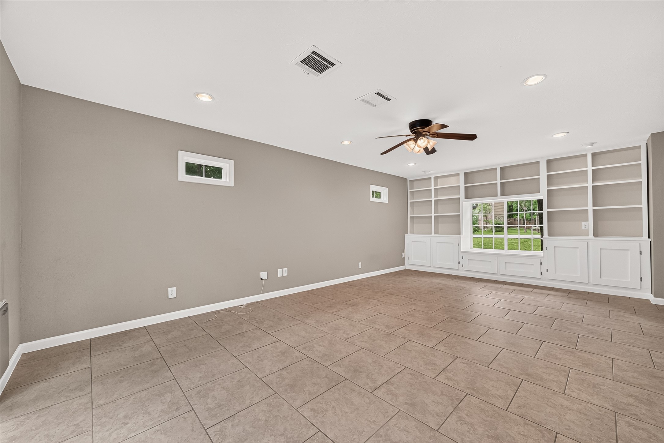 11111 Meadow Rue Street Property Photo 6