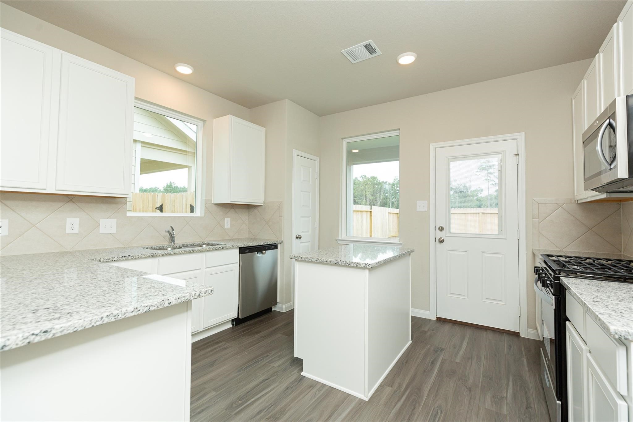 2906 Briggs Drive Property Photo 5
