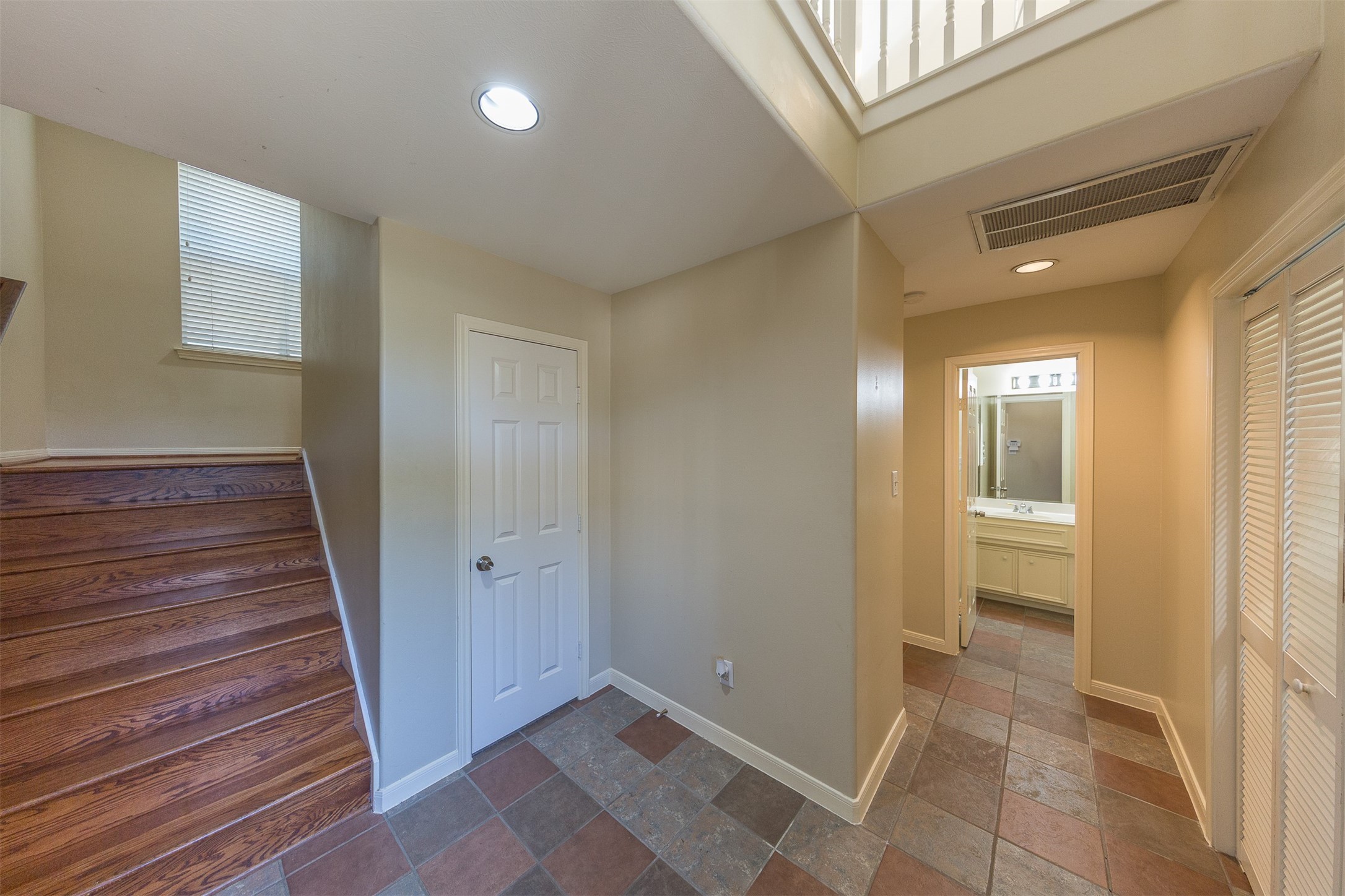 4811 Austin Street B Property Photo 3