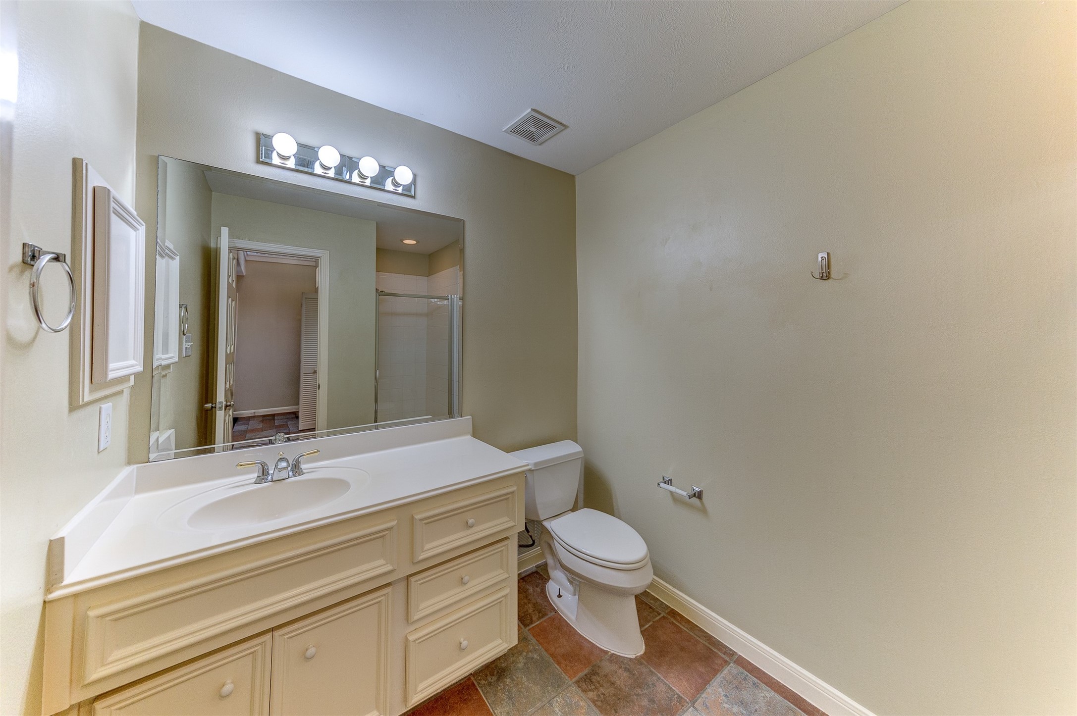4811 Austin Street B Property Photo 7