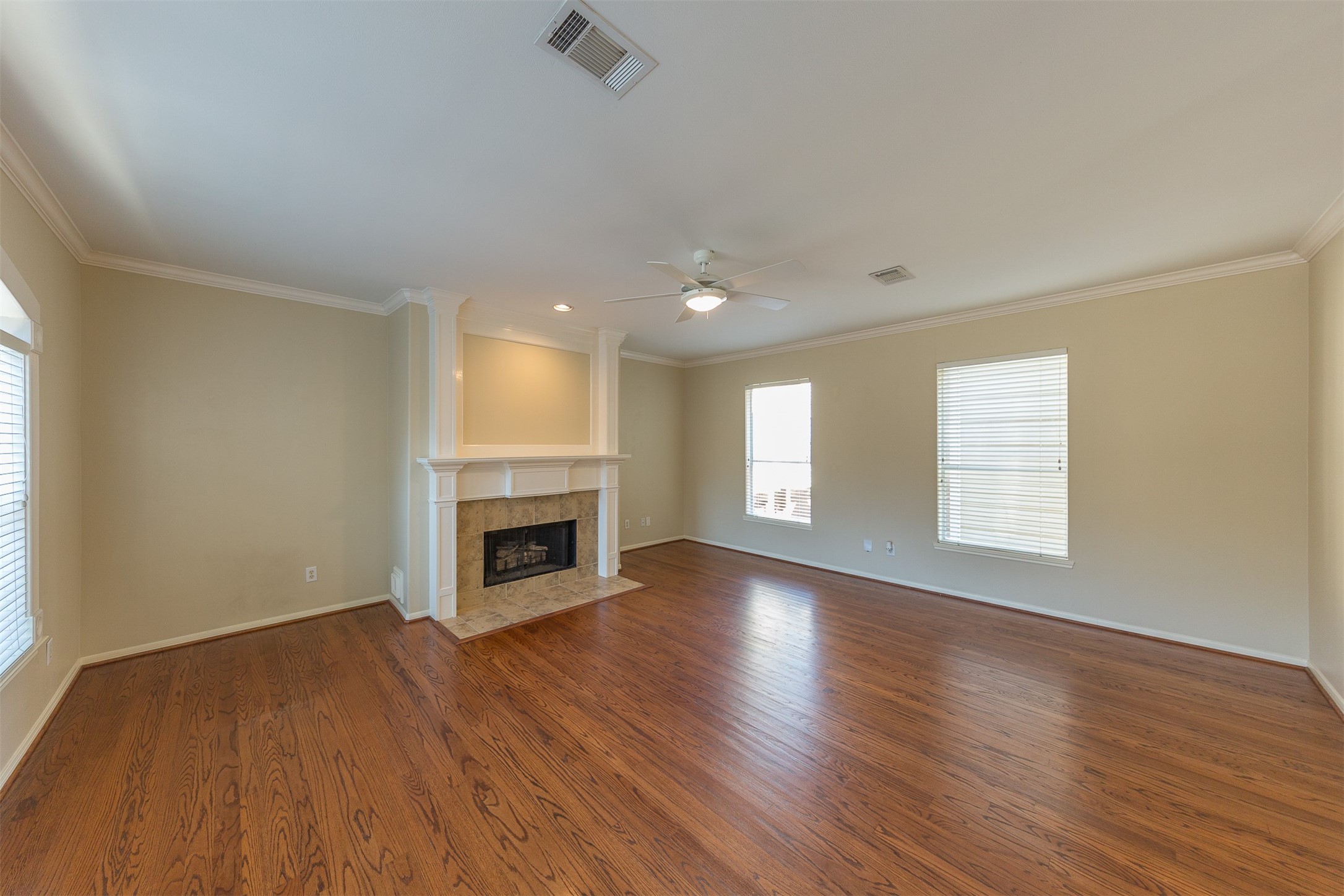 4811 Austin Street B Property Photo 8