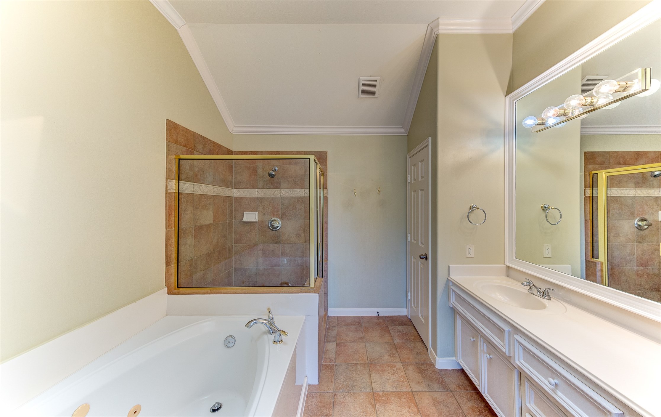 4811 Austin Street B Property Photo 20