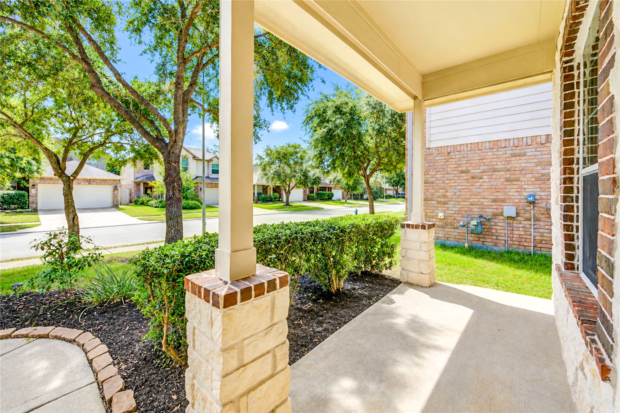 6030 Starbrook Creek Drive Property Photo 3