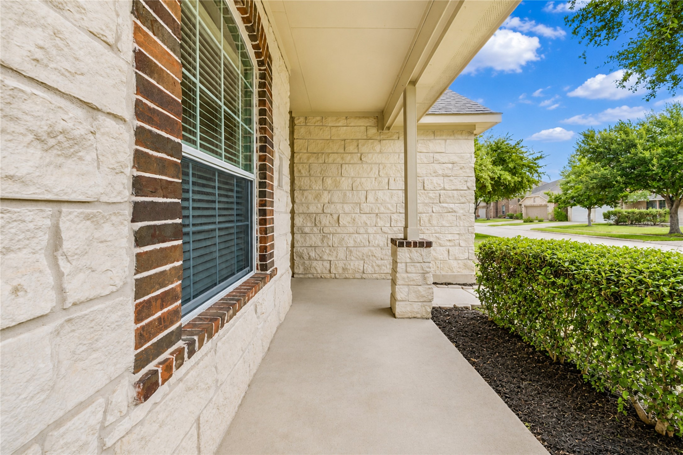 6030 Starbrook Creek Drive Property Photo 4