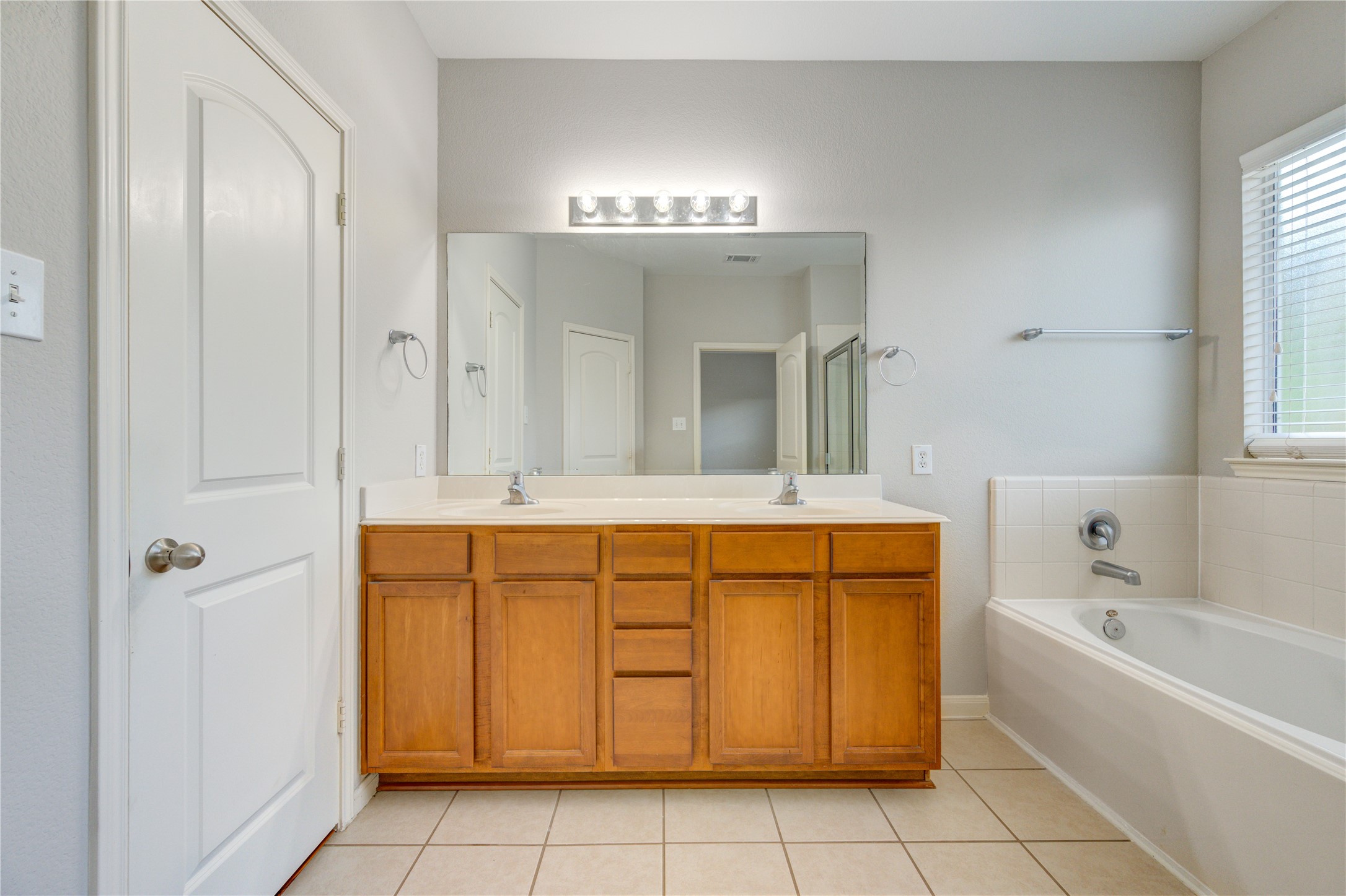 6030 Starbrook Creek Drive Property Photo 24