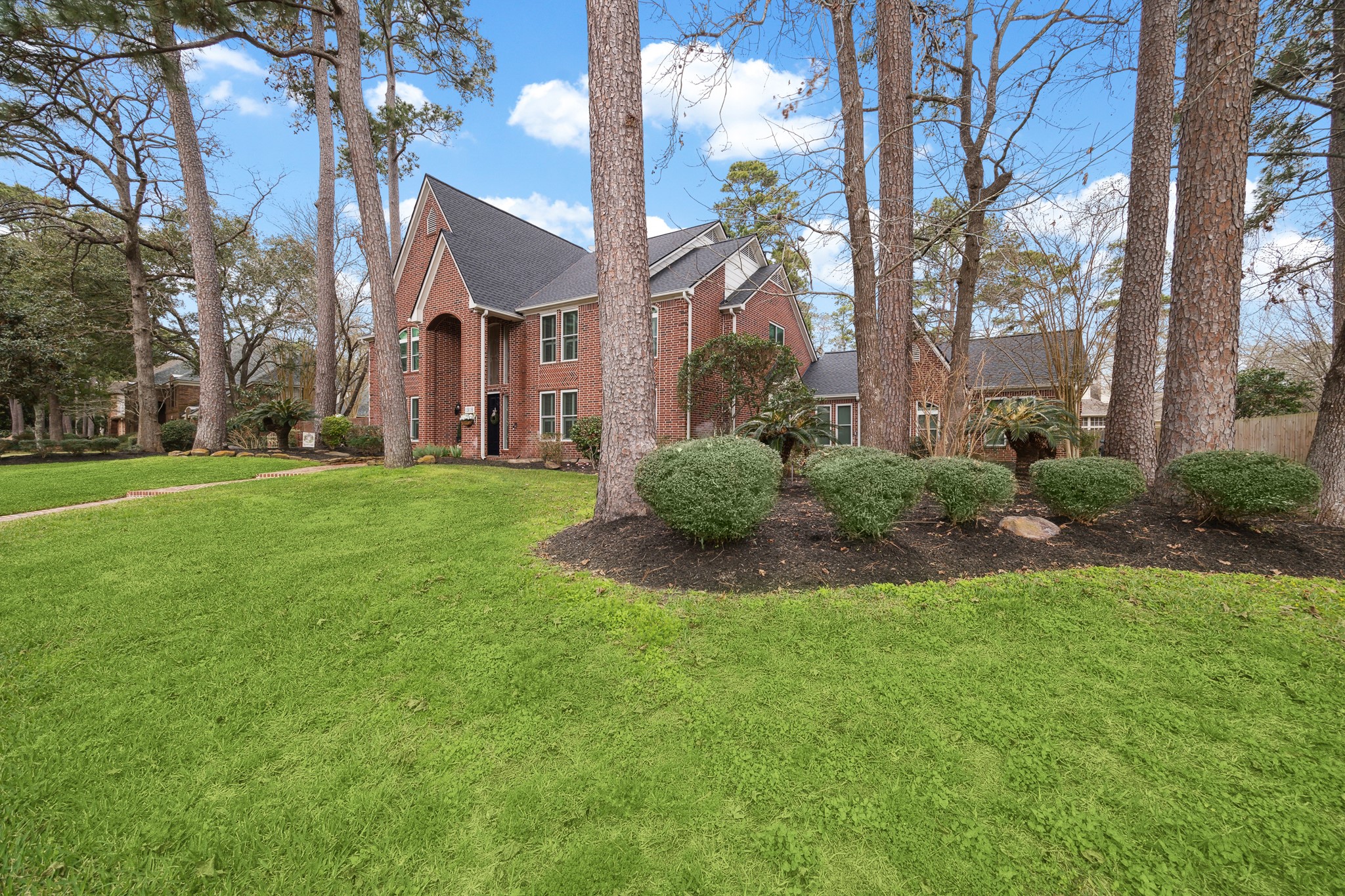 1918 Seven Maples Drive Property Photo 2