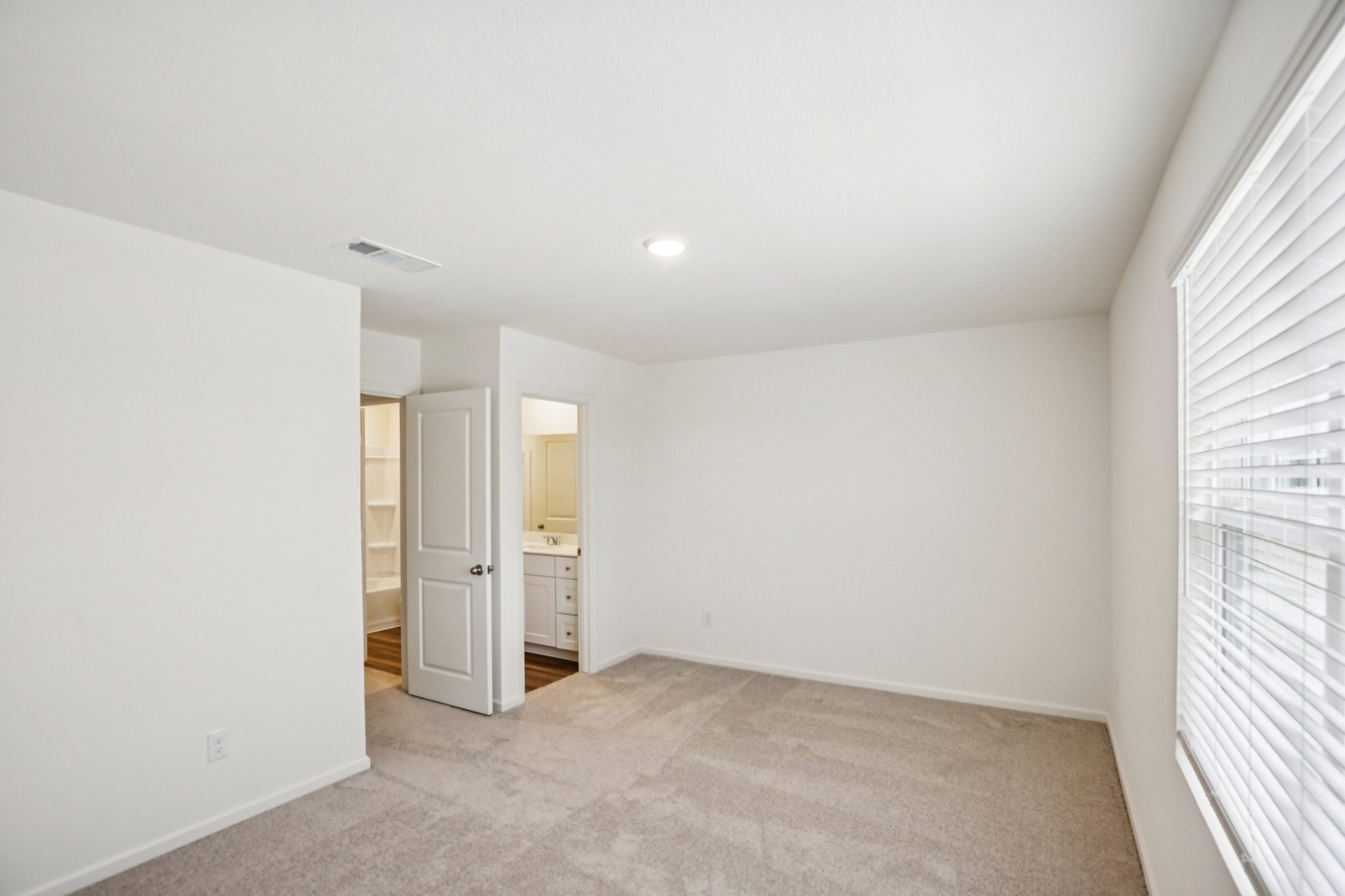18640 Shauna Danielle Drive Property Photo 9