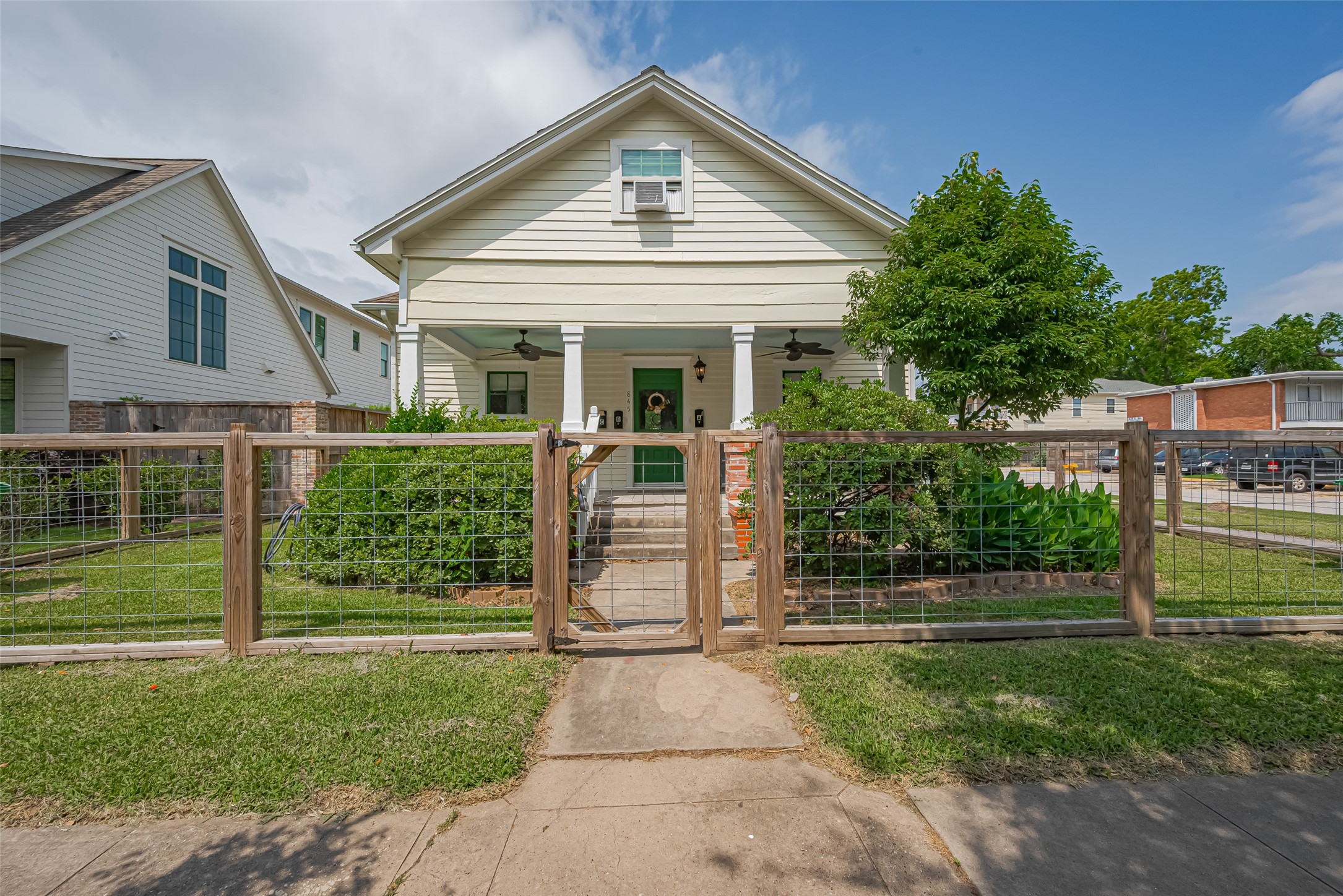 845 Columbia St B Property Photo