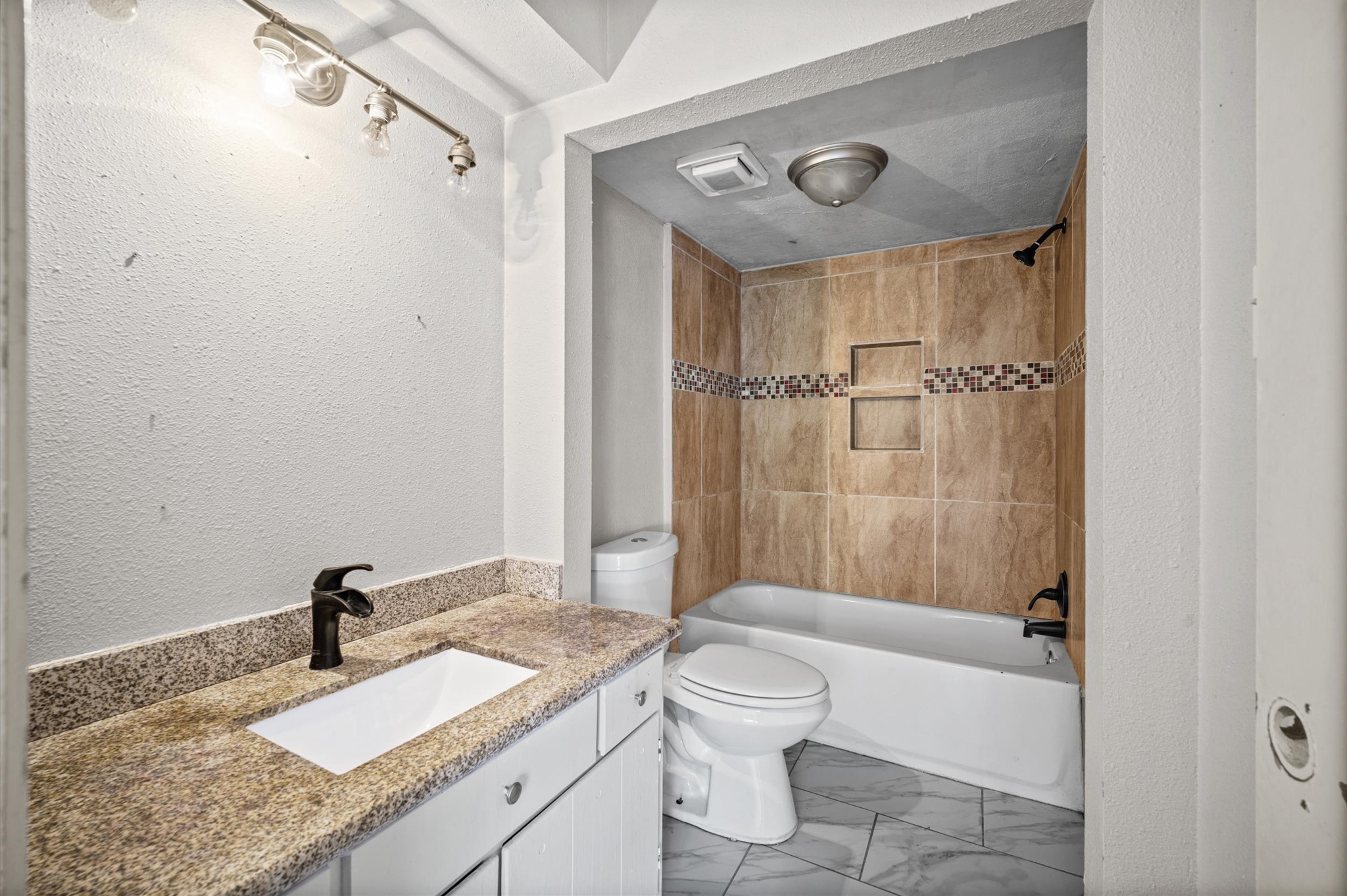 5618 Easthampton Drive C Property Photo 22